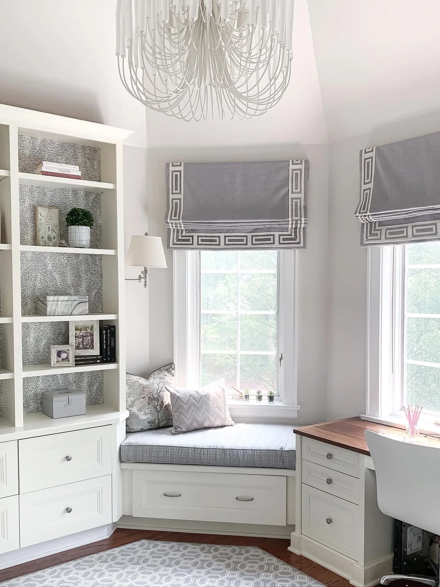 Returning to work after a long weekend is a little easier with a beautiful home office! 

Home office, room makeover, before and after, luxury homes, work from home, custom details, custom pillows, bench cushion, Roman shades, wallpapered bookshelves