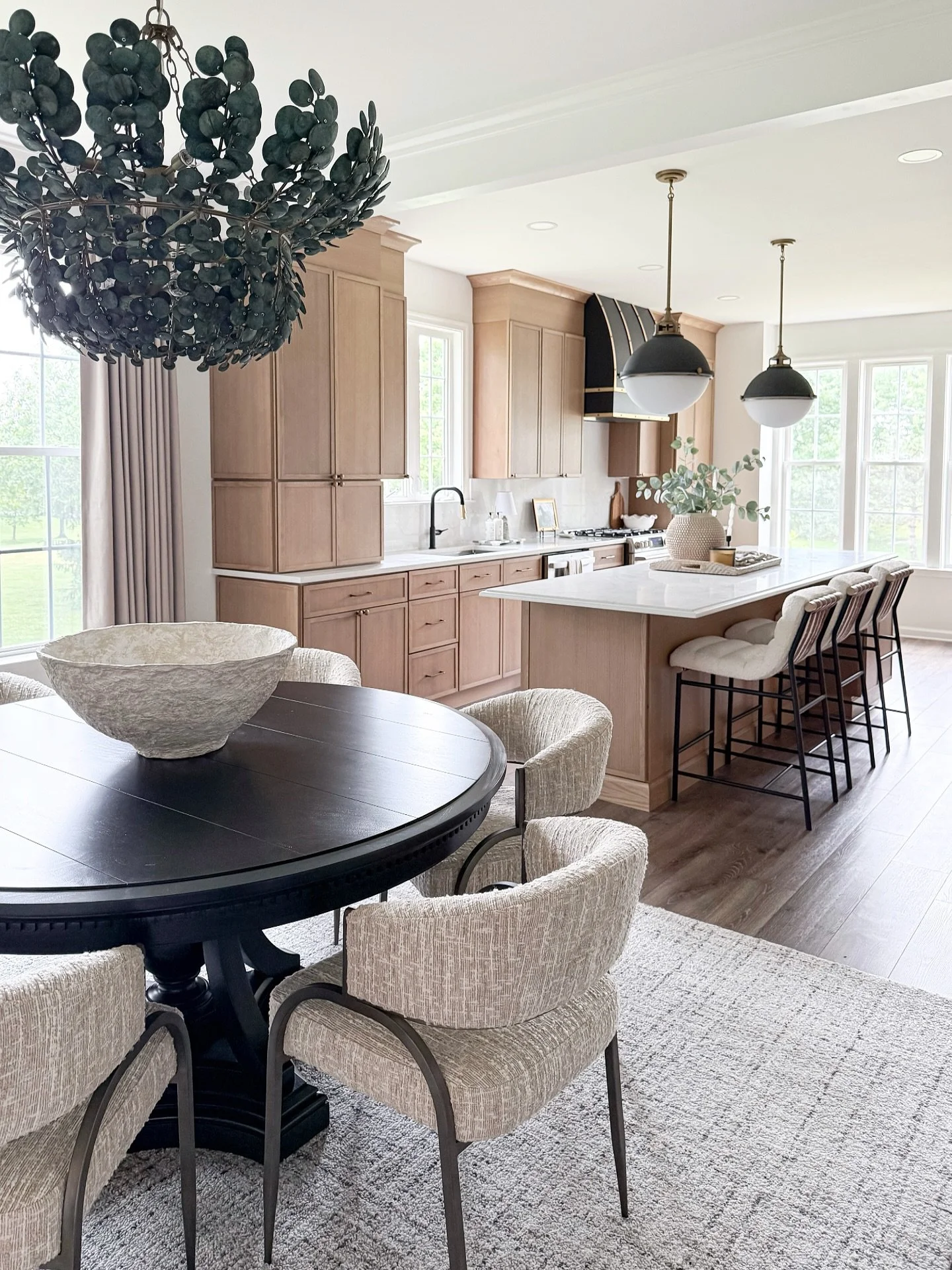 Virginia is for Lovers&hellip;and now it&rsquo;s also our second home! After an 8 week gut renovation, we&rsquo;re excited to introduce our &ldquo;Caddie Cottage&rdquo; ⛳️ 

Follow along to see how we transformed this dated, builder basic house into 