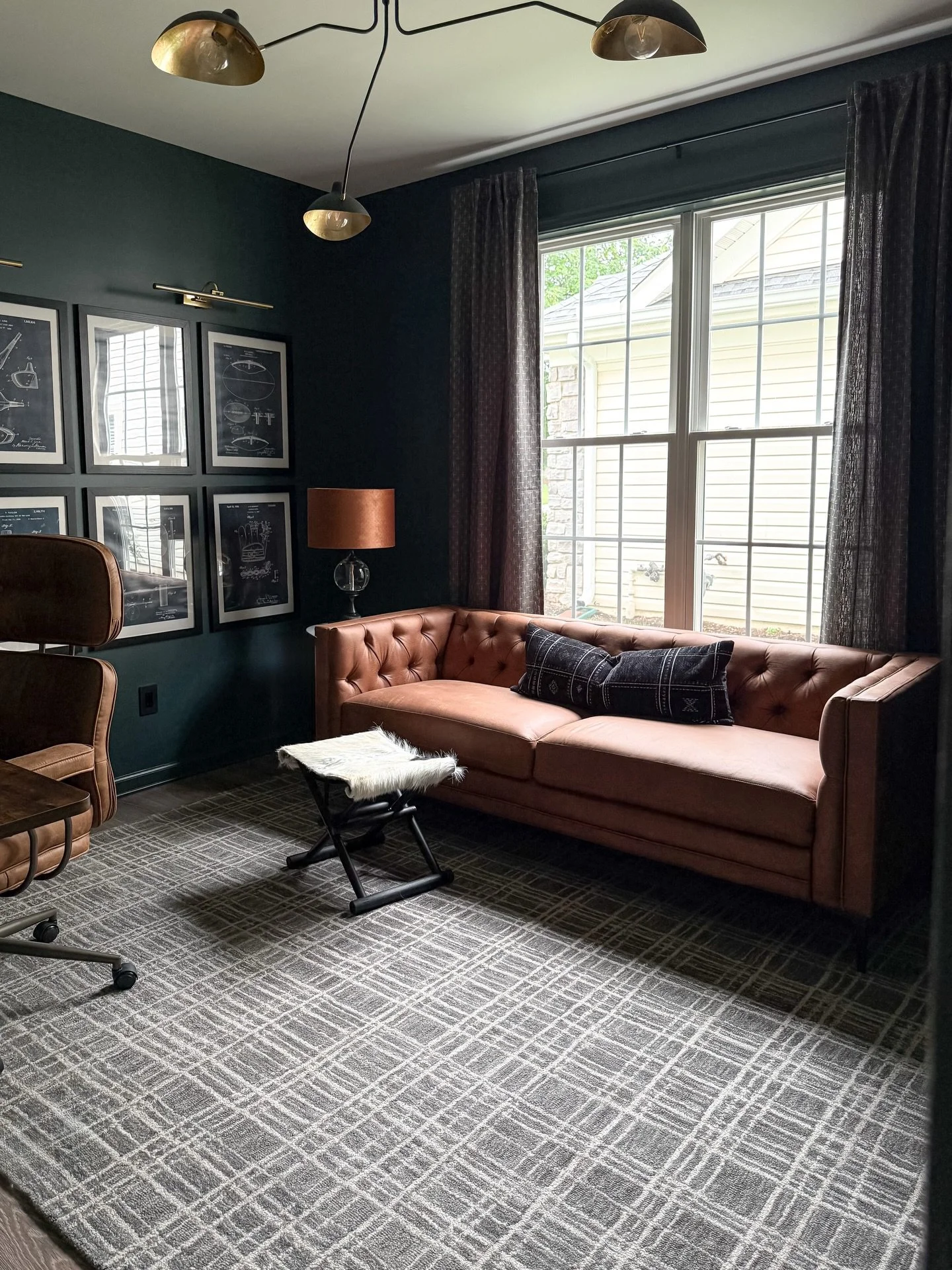 Our #SDCaddieCottage sits right on the 7th fairway, so it was only natural to introduce a hint of country club chic. We created this Ralph Lauren inspired home office, using color, texture, and pattern for a maximum statement. ✨

Scroll down for all 