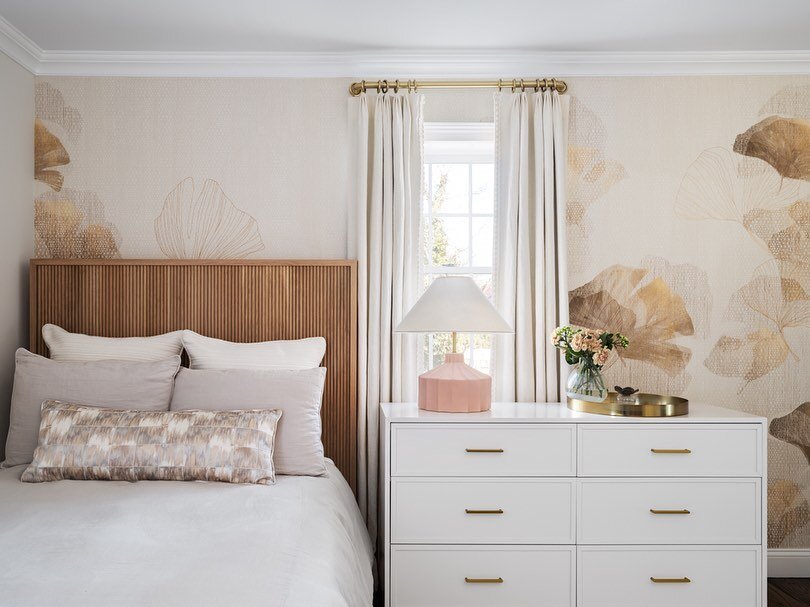 A few more images of this unique teen bedroom. I love that she chose to go serene. Her one request was ginkgo flowers somewhere in the room. I think we nailed it! 📷 @kylejcaldwell