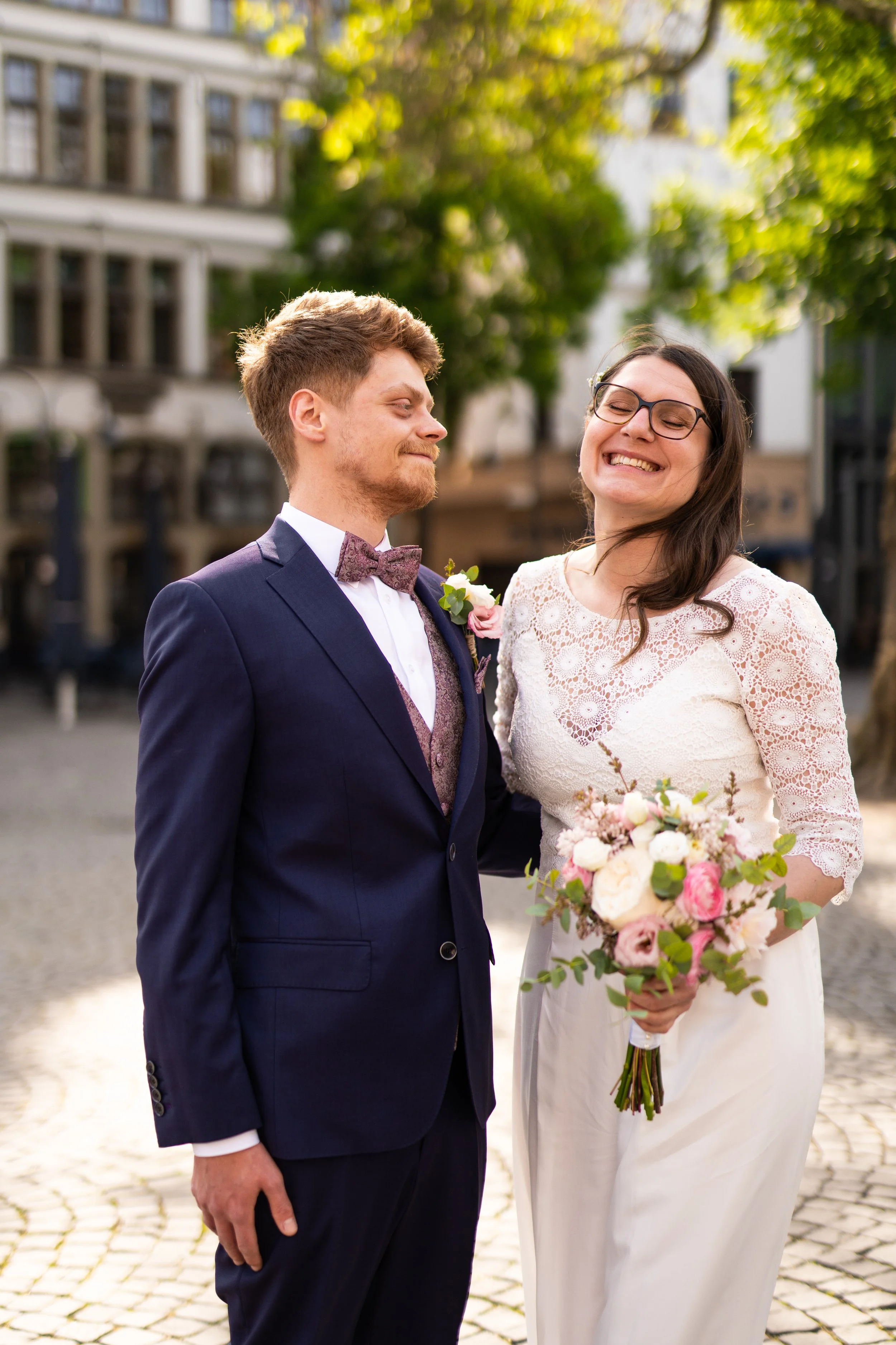 Historisches Rathaus Köln Rentkammer Brautpaar Standesamtliche Hochzeit Hochzeitsfotos Brautpaarshooting Alter Markt Altstadt