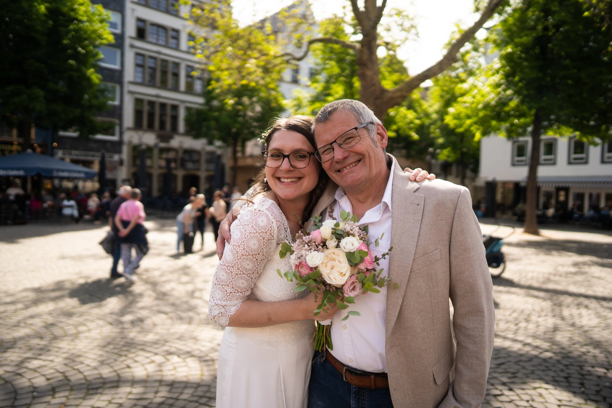 Historisches Rathaus Köln Rentkammer Brautpaar Standesamtliche Hochzeit Hochzeitsfotos Gruppenfoto Brautpaarshooting Alter Markt Altstadt