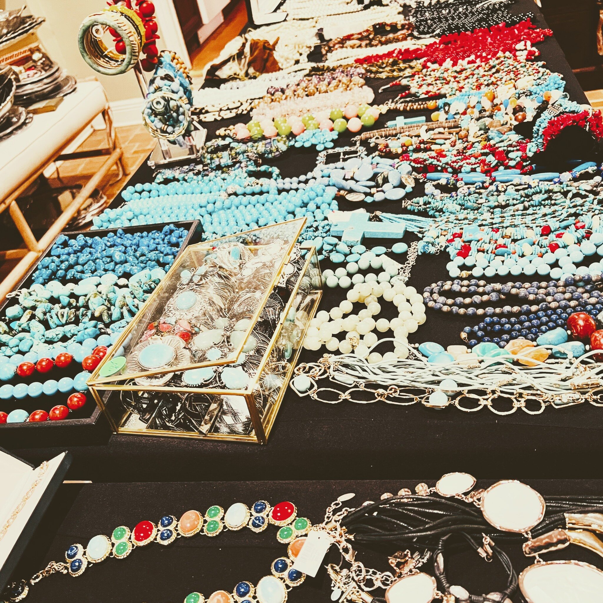 This weekend&rsquo;s #CoralGables #EstateSale features a huge assortment of jewelry, as well as purses and shoes from brands like Lauren. Swing by and see us. Photos &amp; details at: http://go.1or.ch