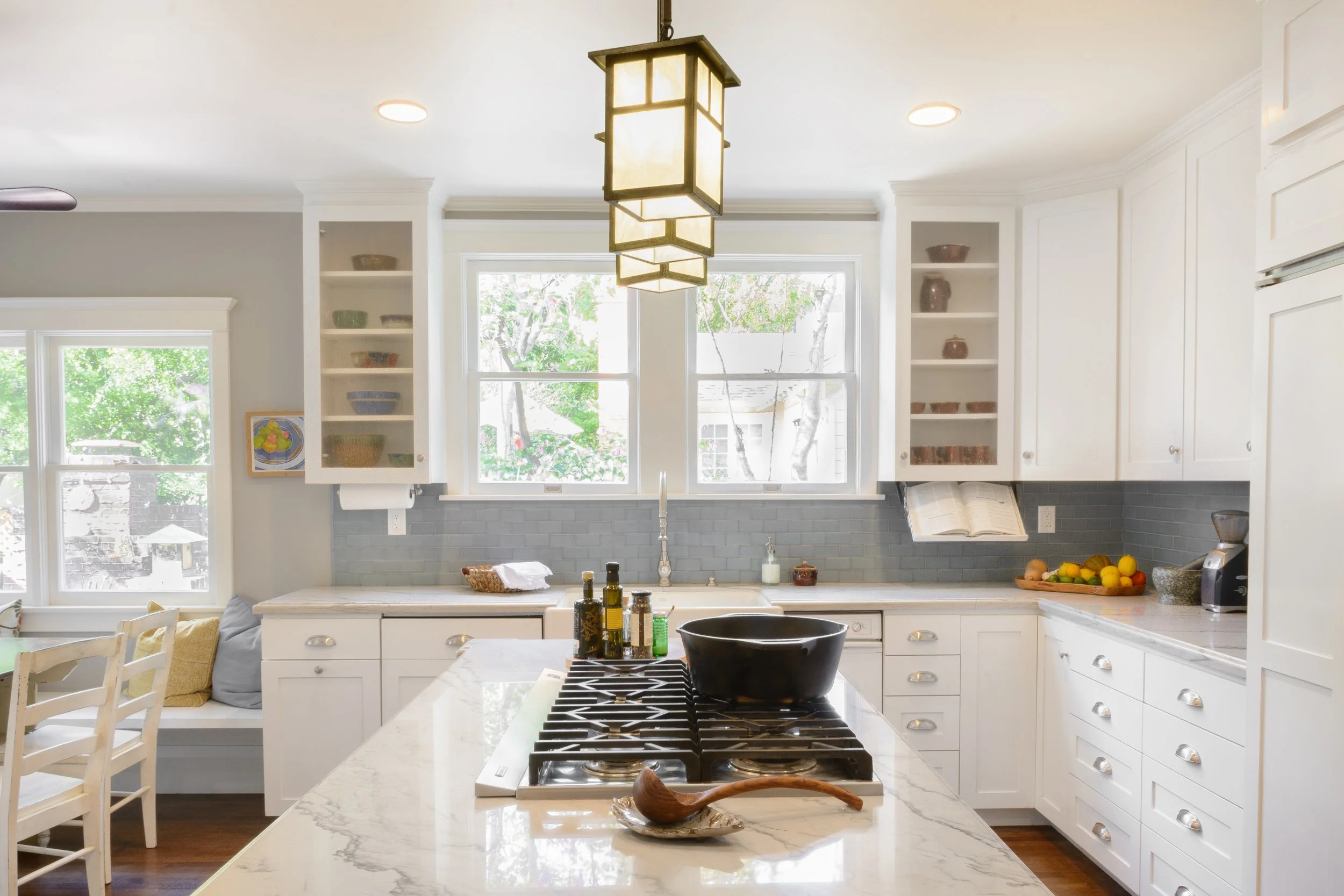 Craftsman Style Kitchens with White Cabinets for Timeless Elegance