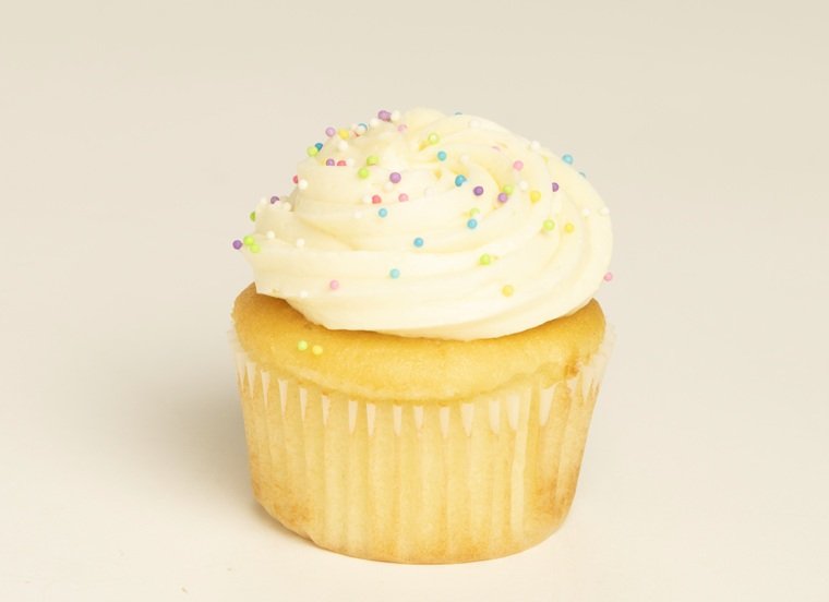 SINGLE VANILLA CUPCAKE_NO PLATE.jpg