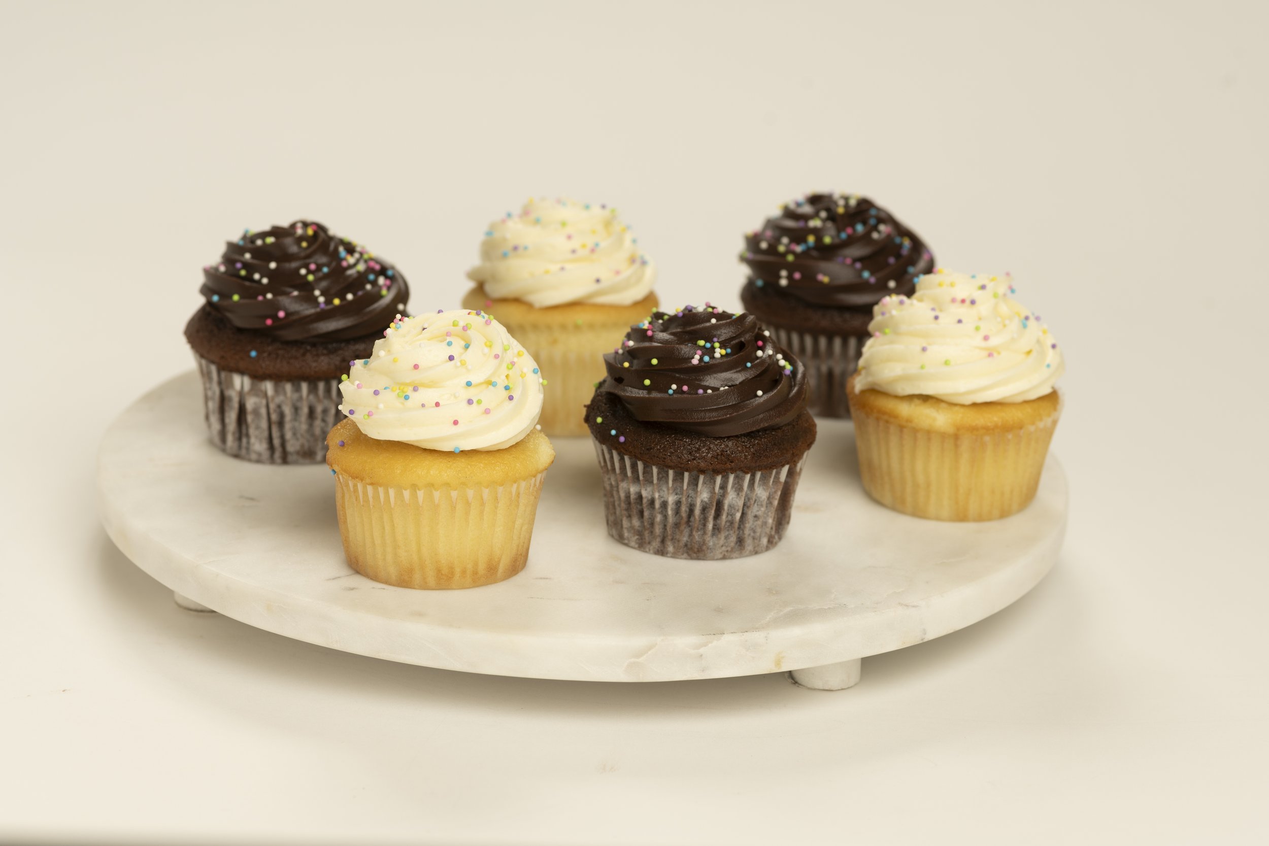 COMBINATION CUPCAKES PACK OF SIX.jpg