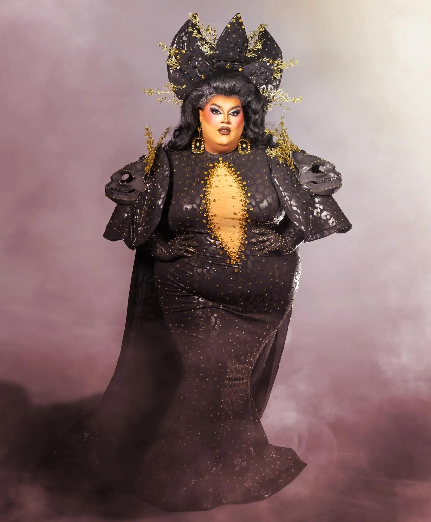 In the darkness I would never leave 🖤 
.
.
.
.
👗: @christianroldantorres 
💇🏽&zwj;♀️: @gyltypleasure 
📸: @kaloramaphoto 
Edit: @crimsyn.co 
#drag #dragqueen #dragmakeup #dragshow #washingtondc