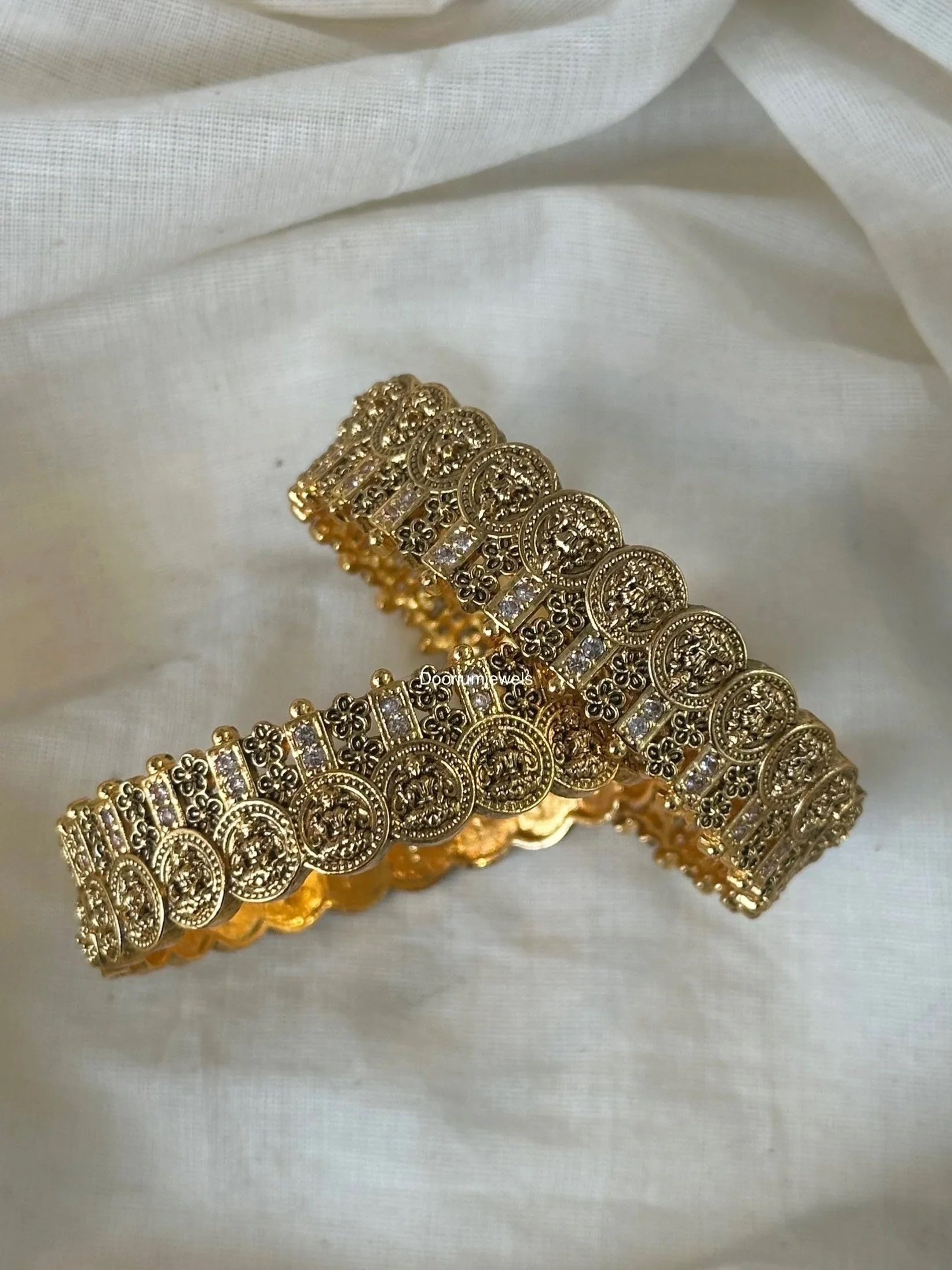 Gold antique bangle