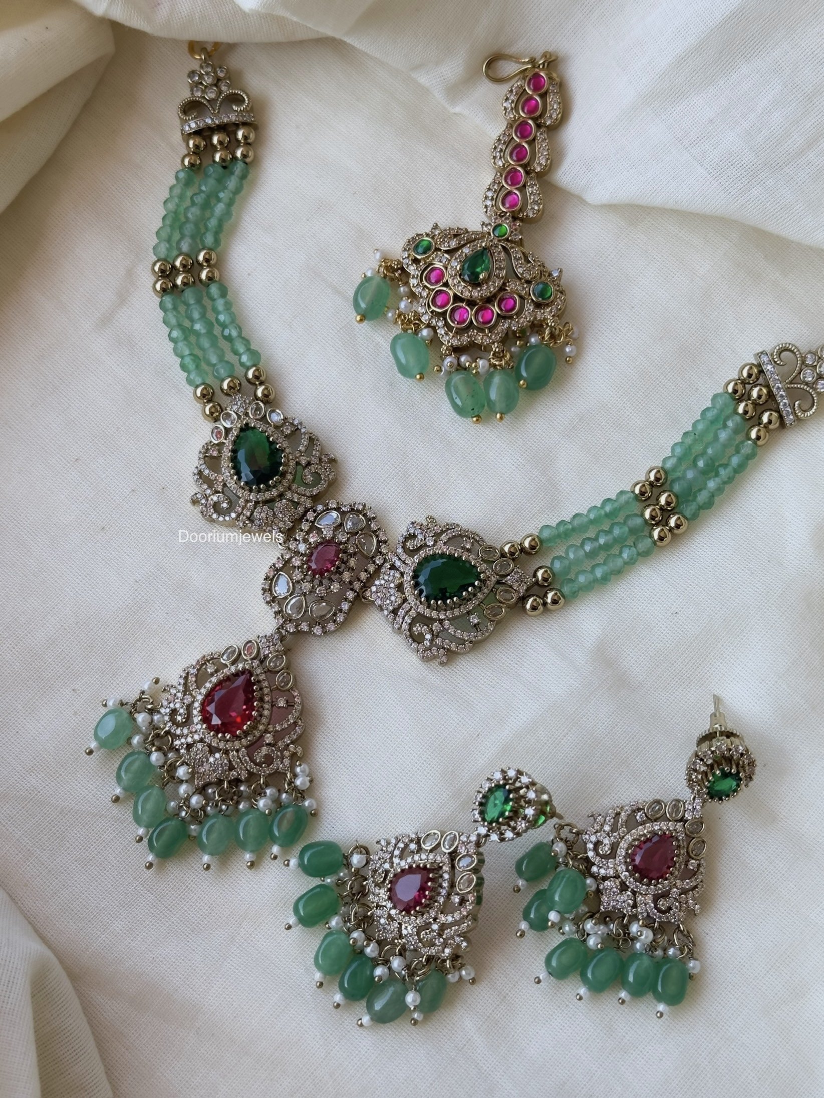 Victorian AD choker set