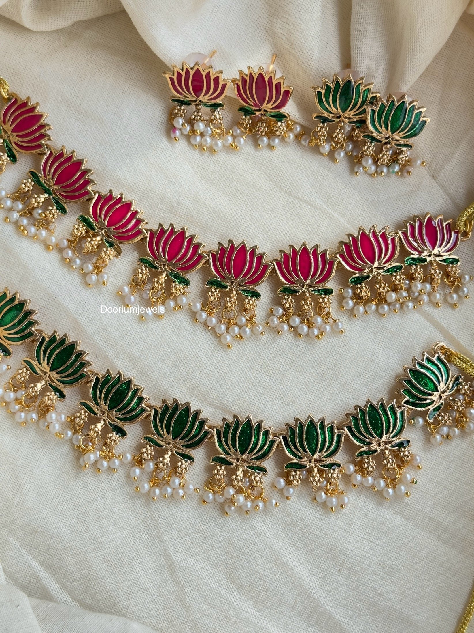 Lotus flexible choker set