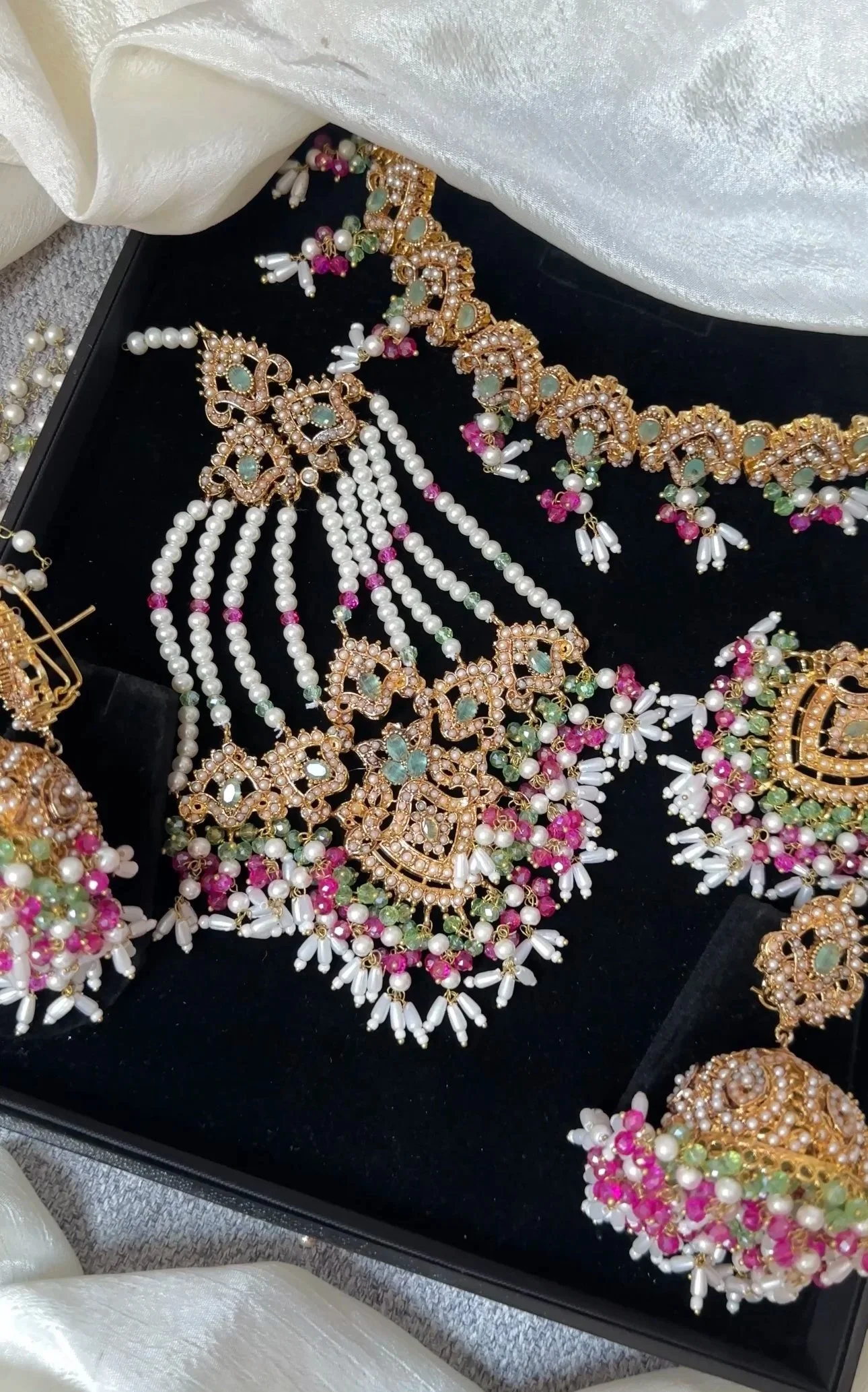 Suba jhoomar necklace set - Sage and pink