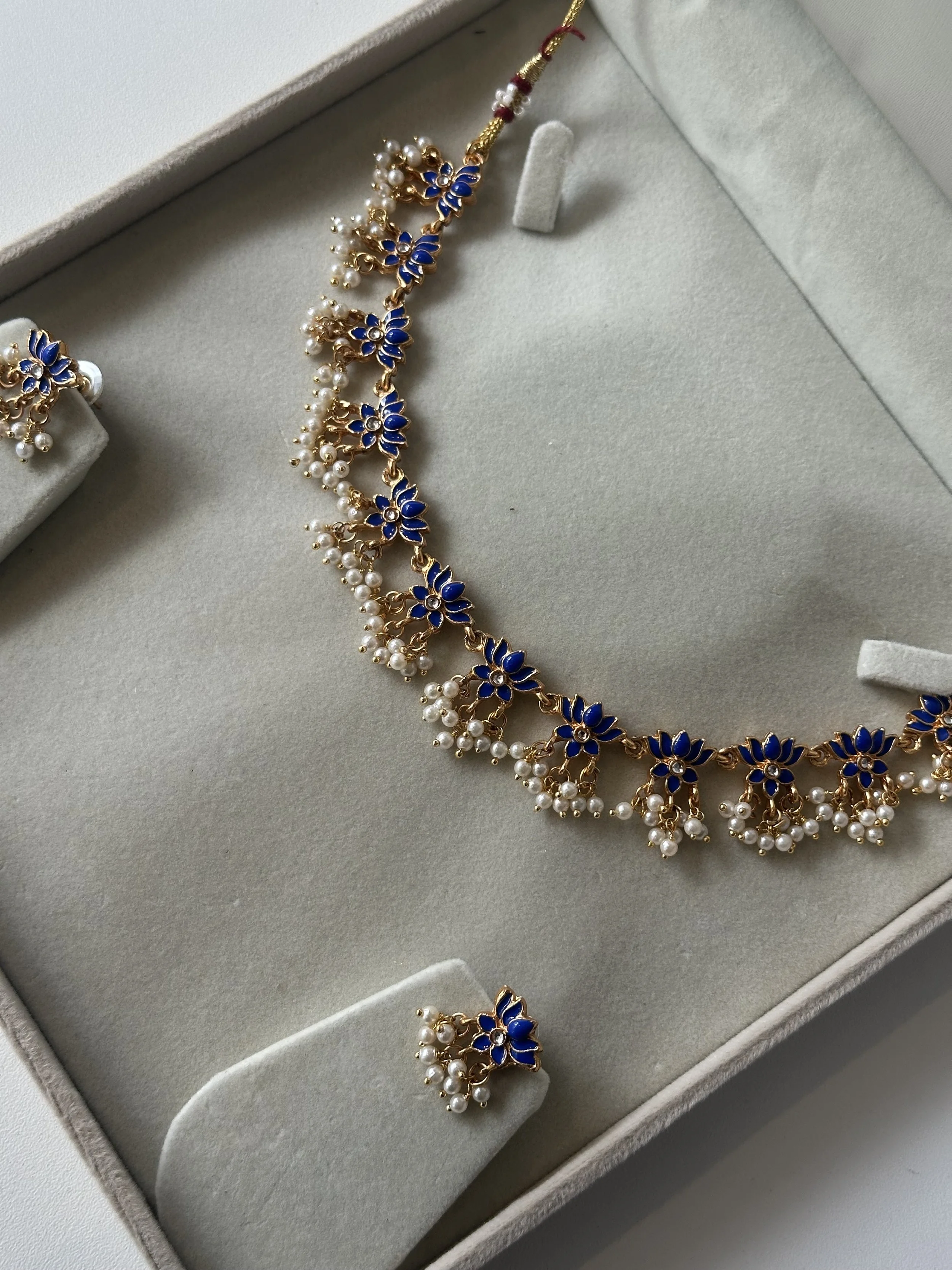 Flexible blue lotus set