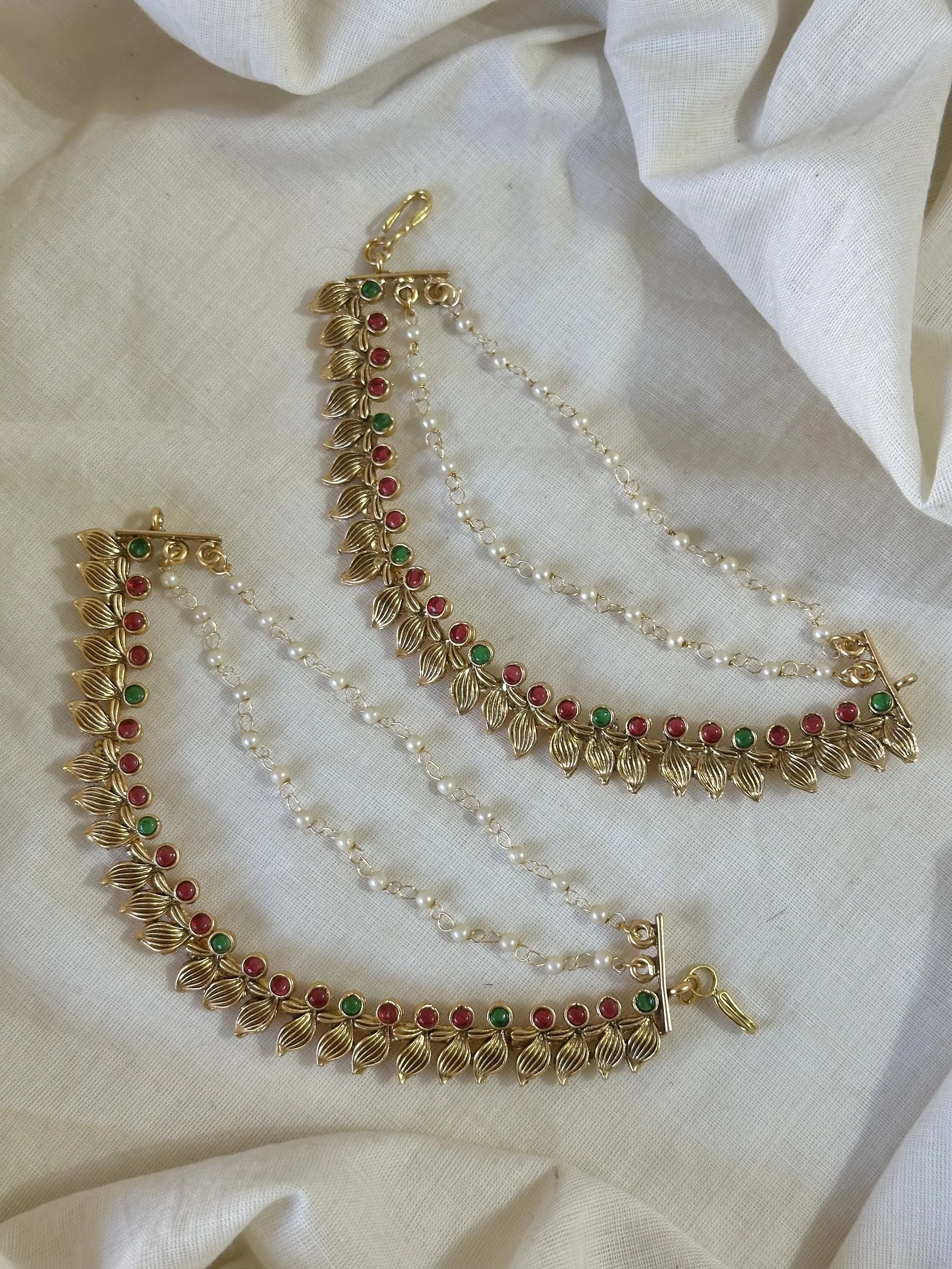 Multicolour layered earchain