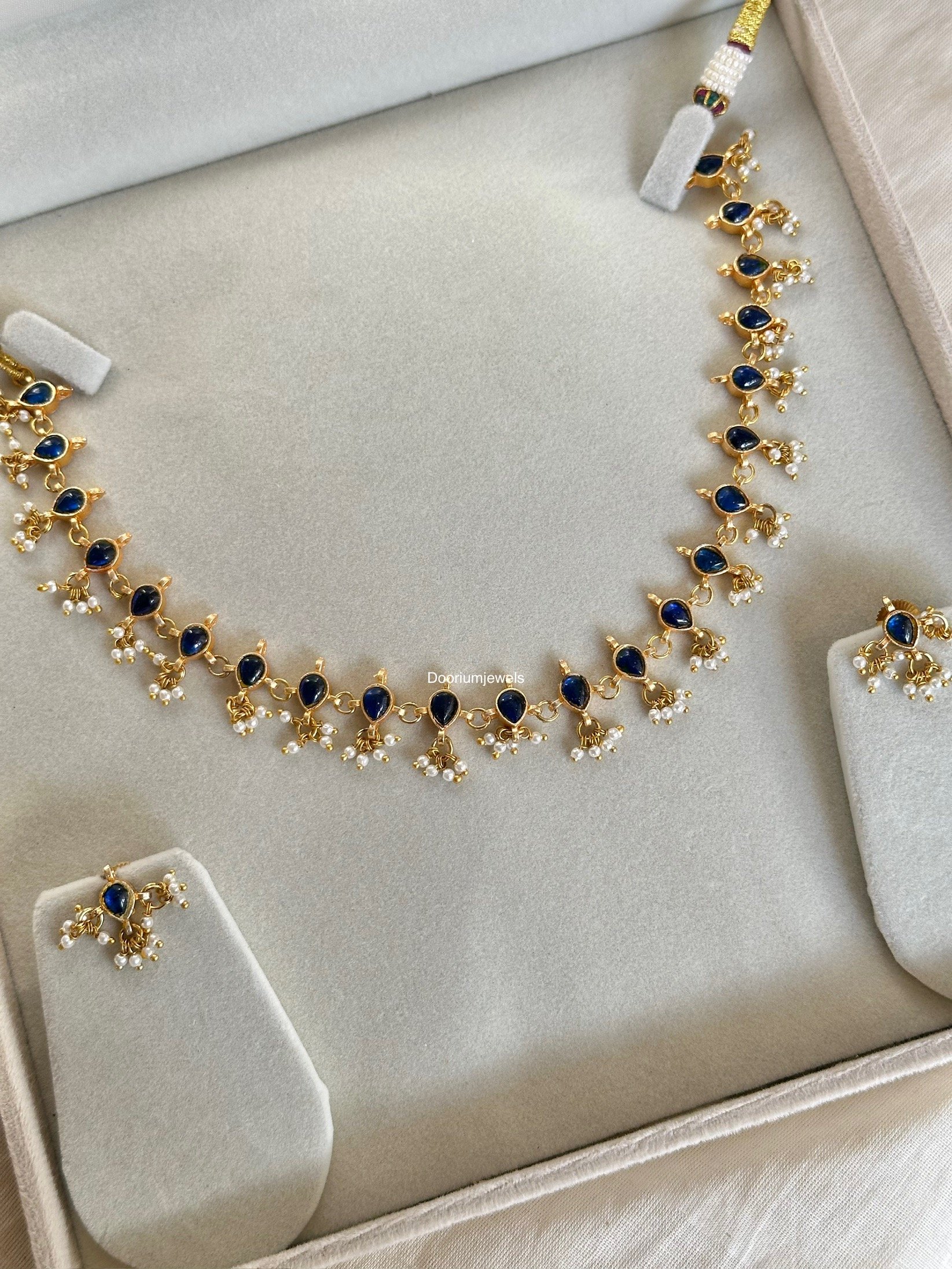 Flexible blue kundan set