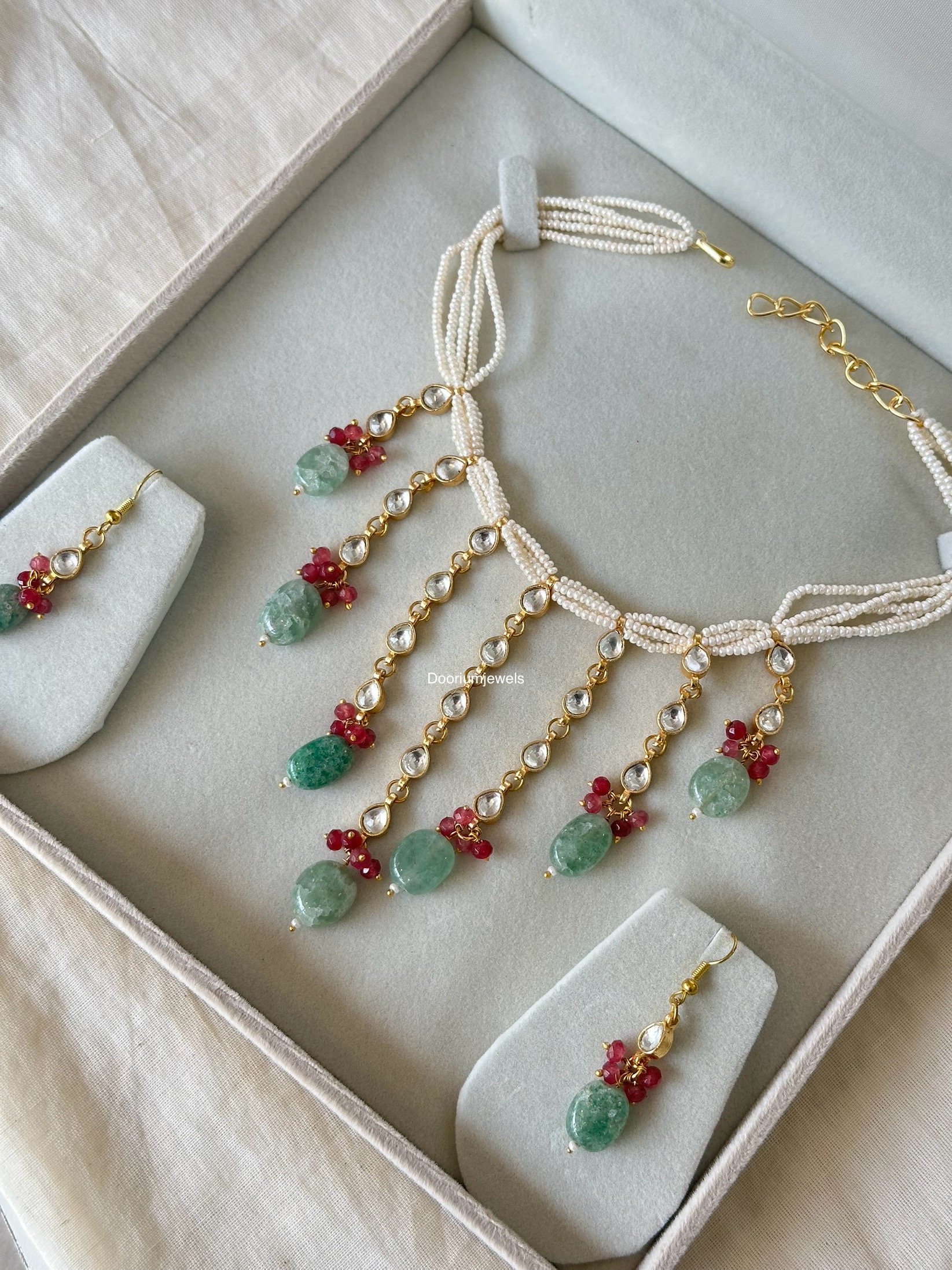 Flexible waterfall kundan set
