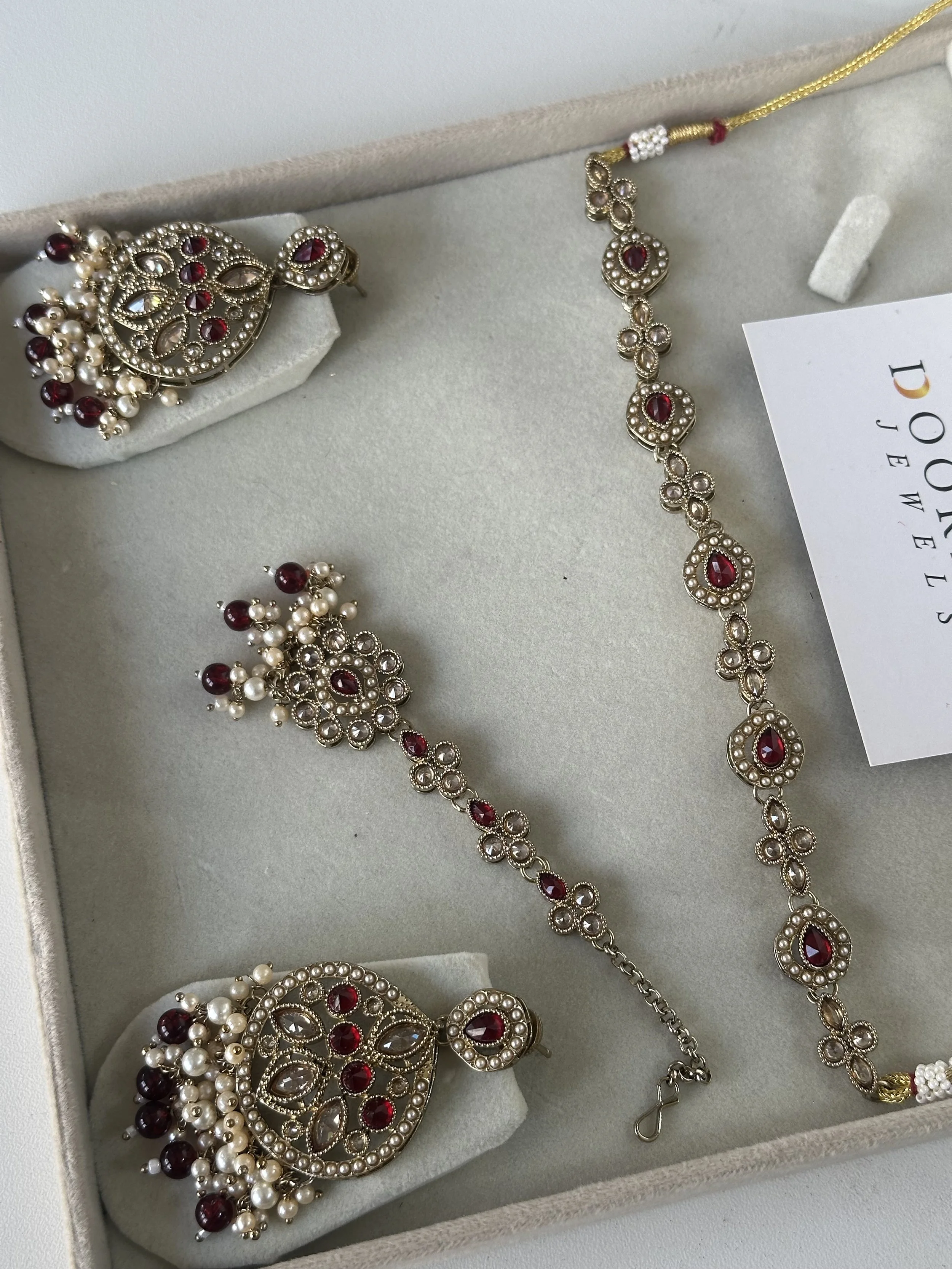 Simple antique gold maroon flexible set