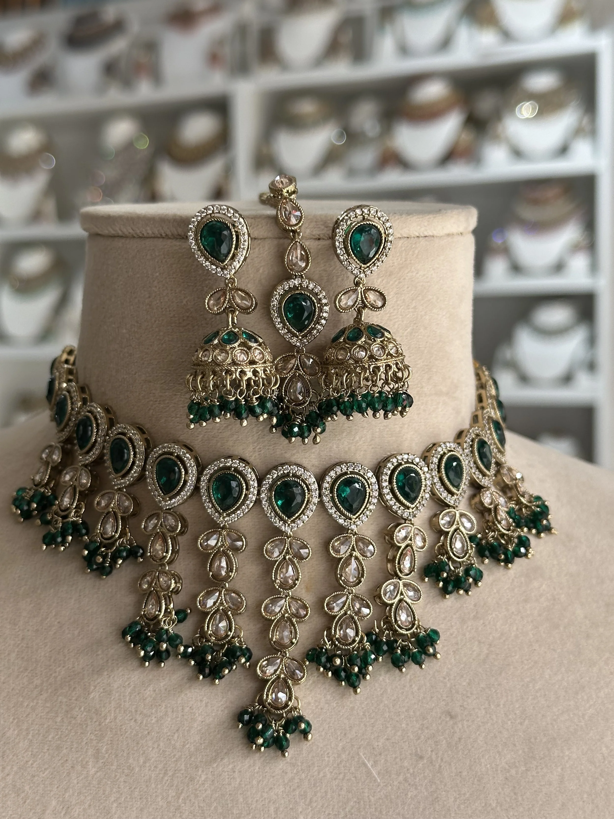 Antique gold flexible Emerlad green set - Laila