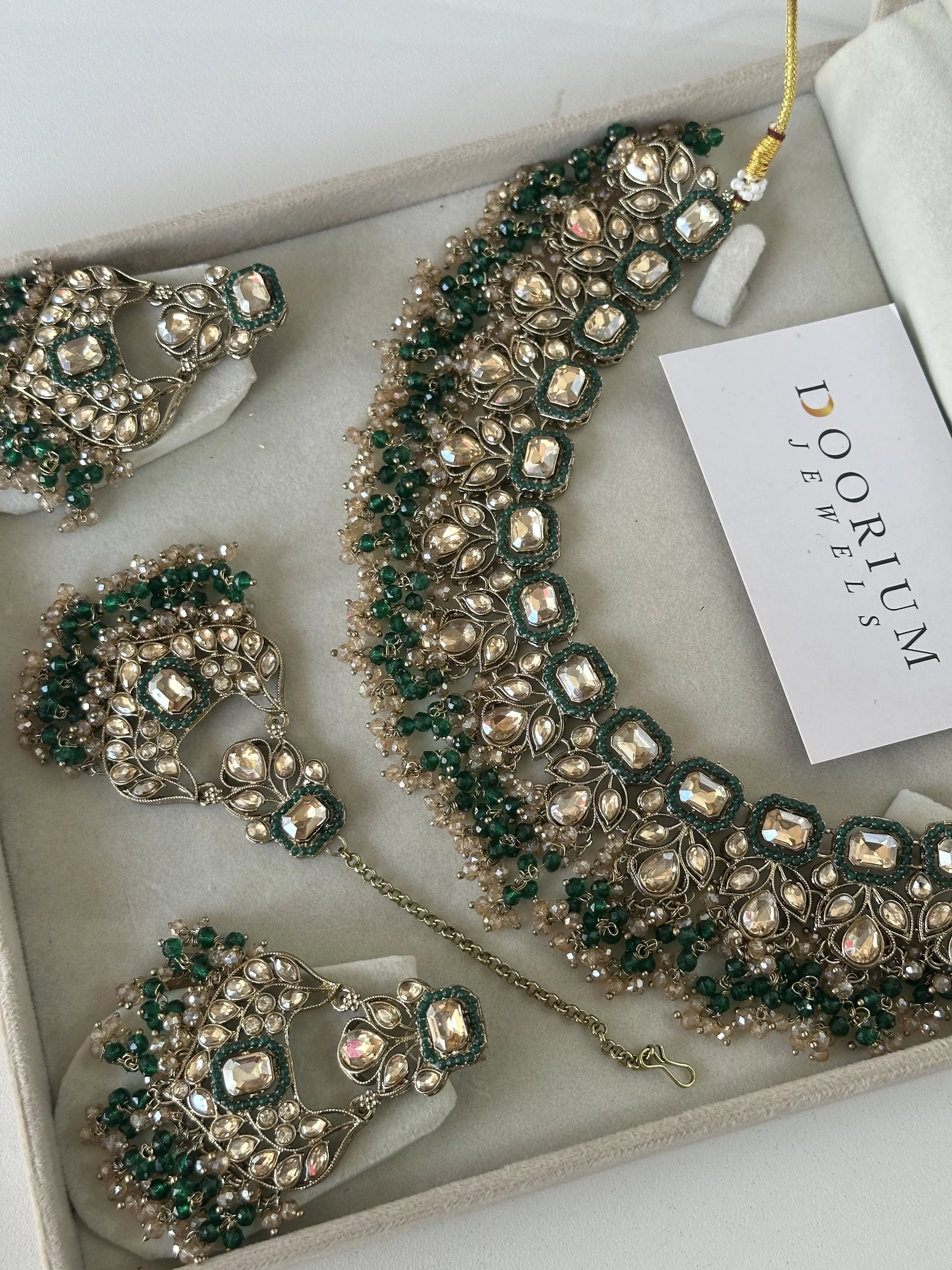 Makenthy antique golden set in green