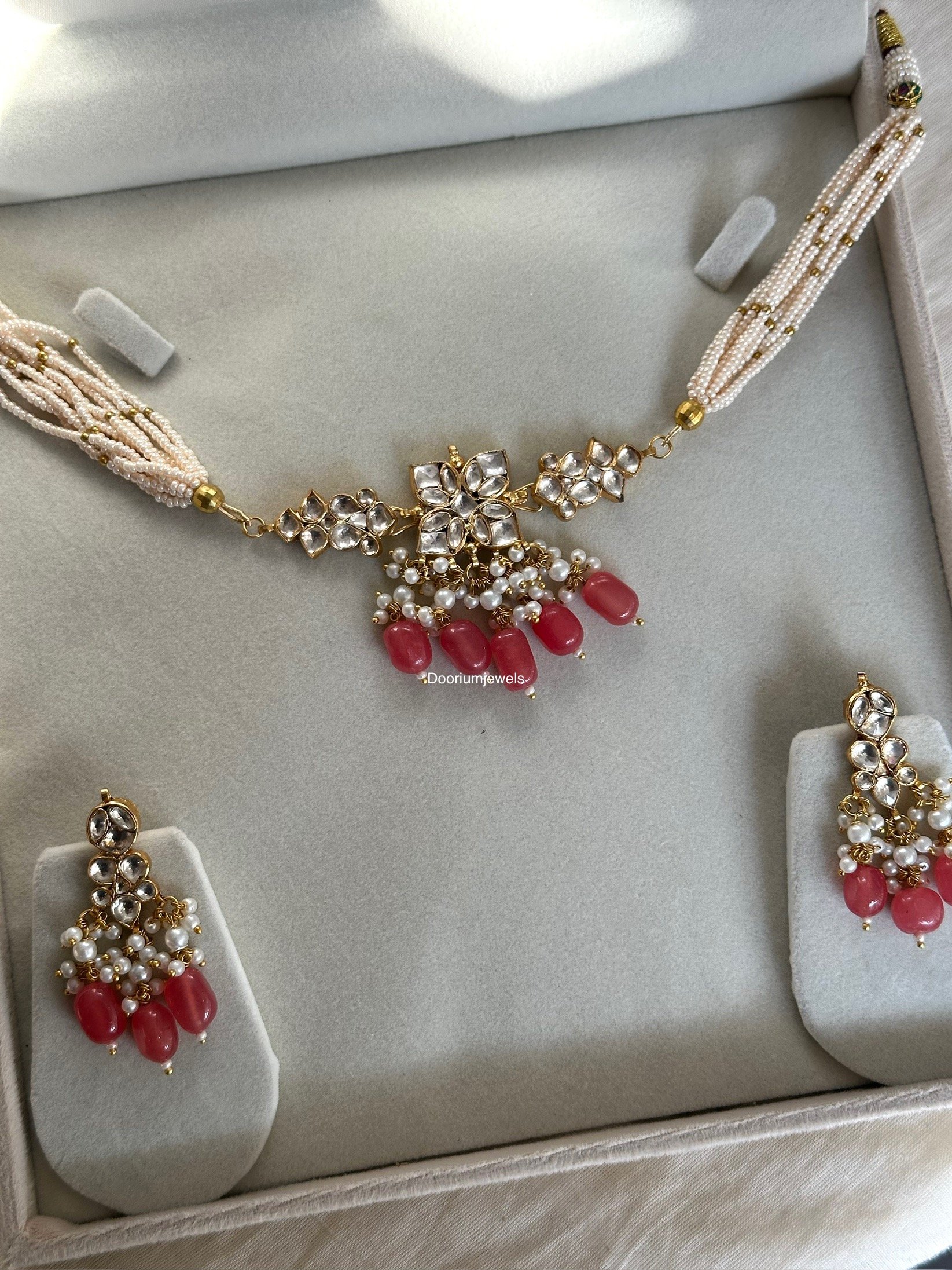 Flexible mini kundan choker