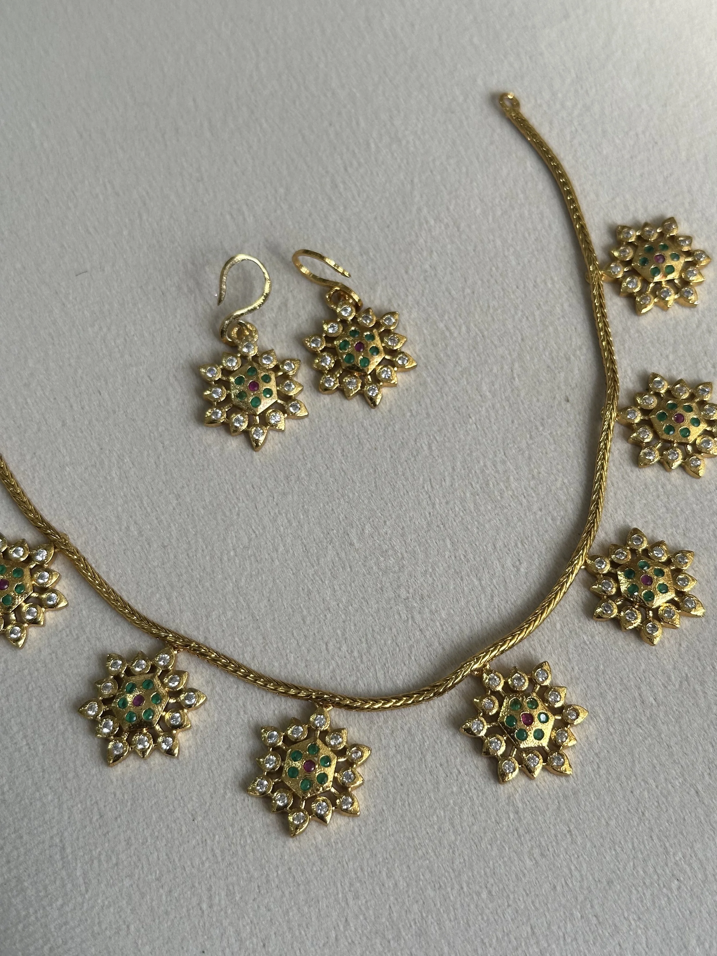 Invisible star necklace