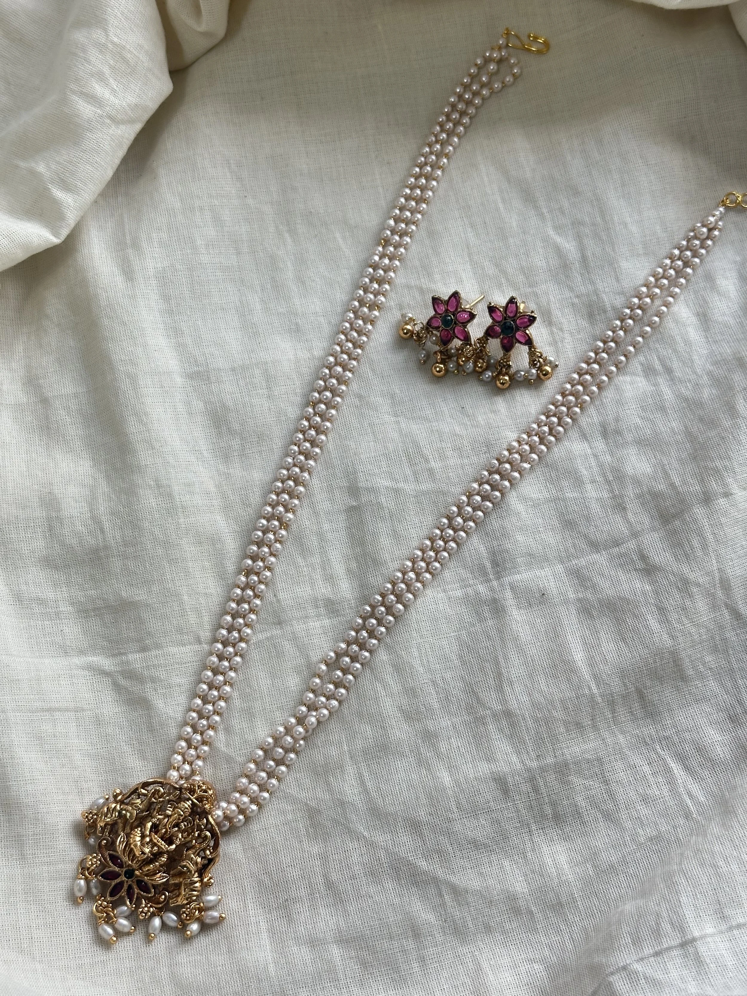 Pearl pendant mala
