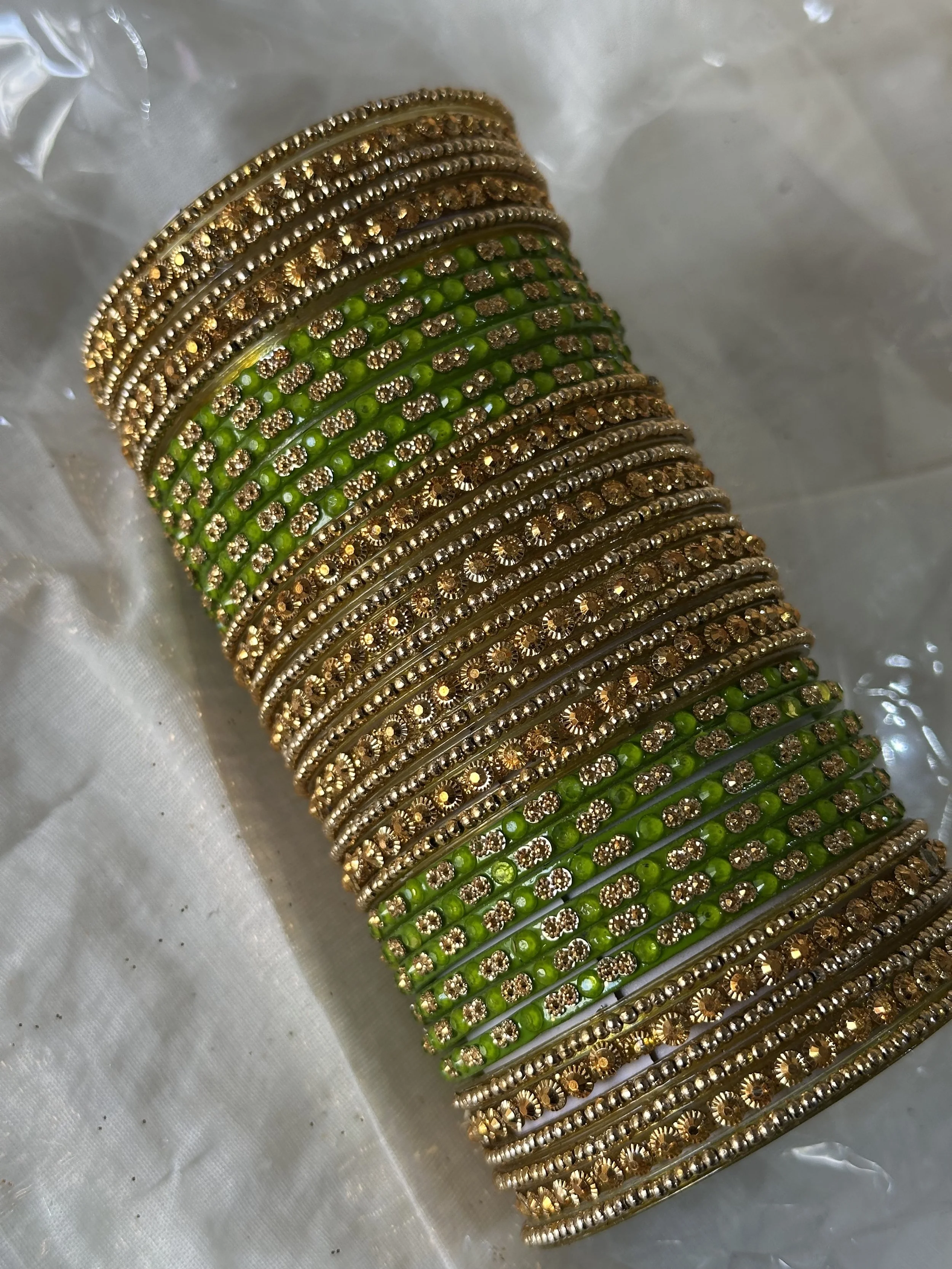 Parrot green glass bangle set