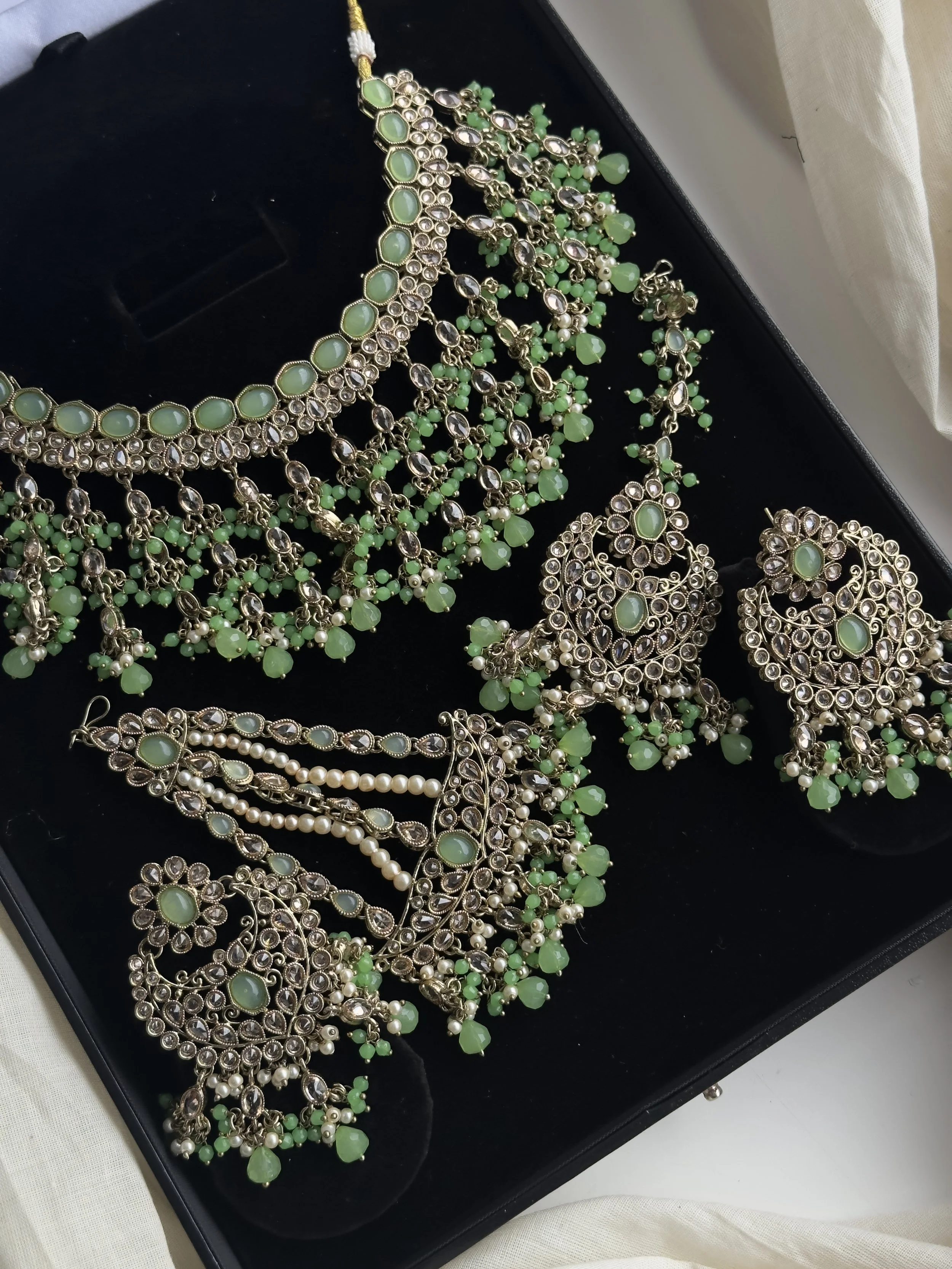 Green necklace set