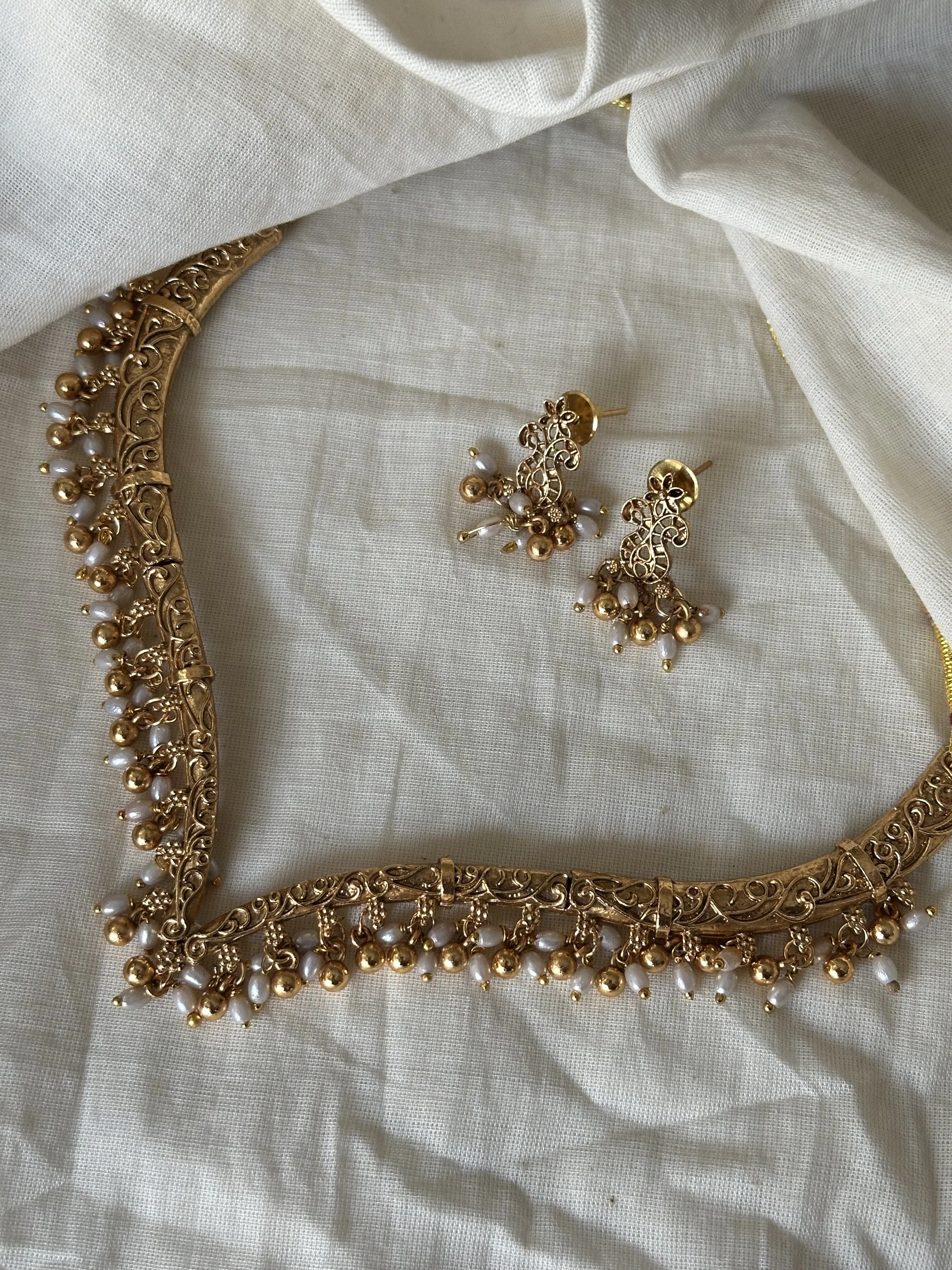 Hasli teardrop necklace