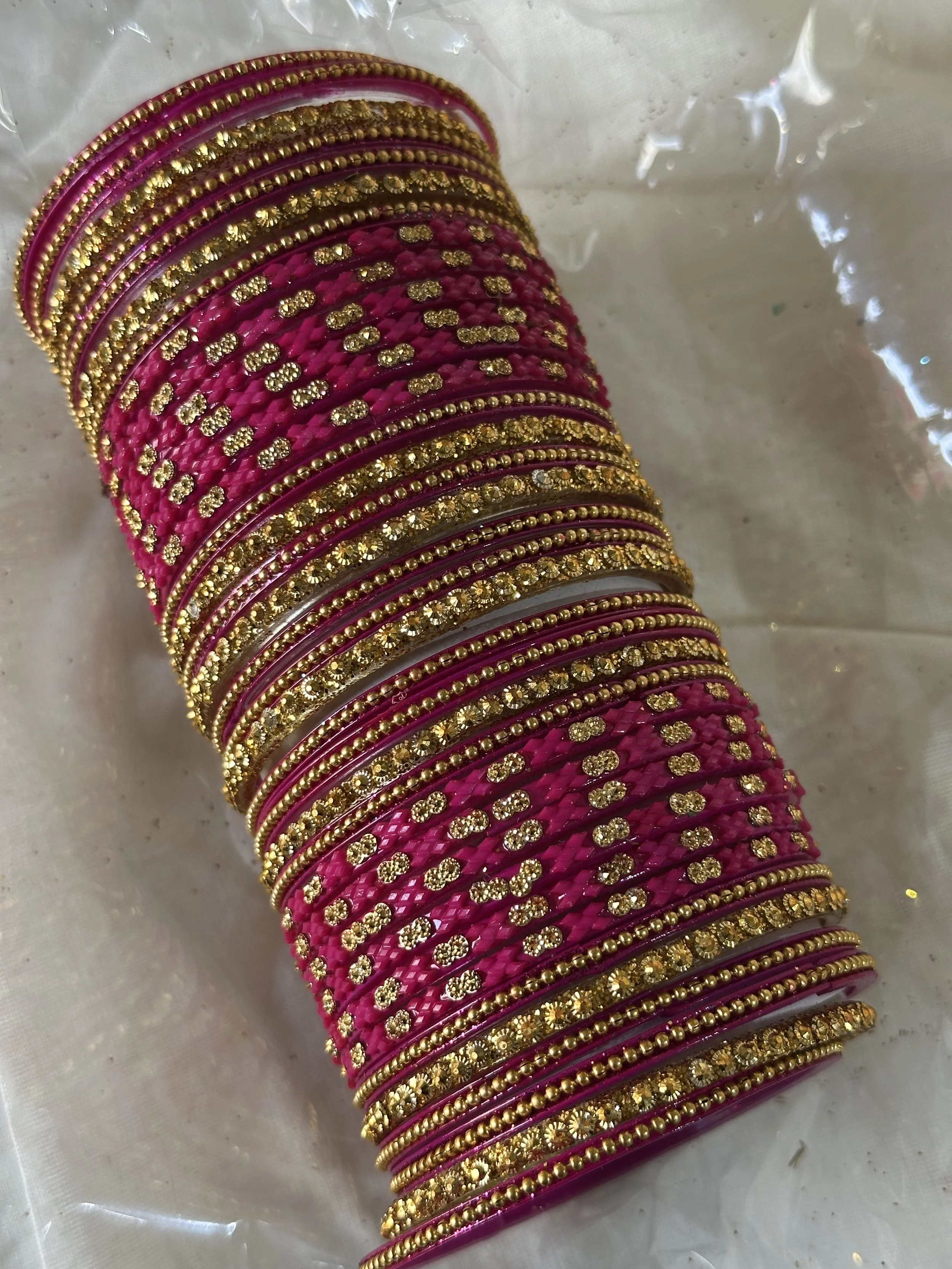 Rani pink glass bangle set