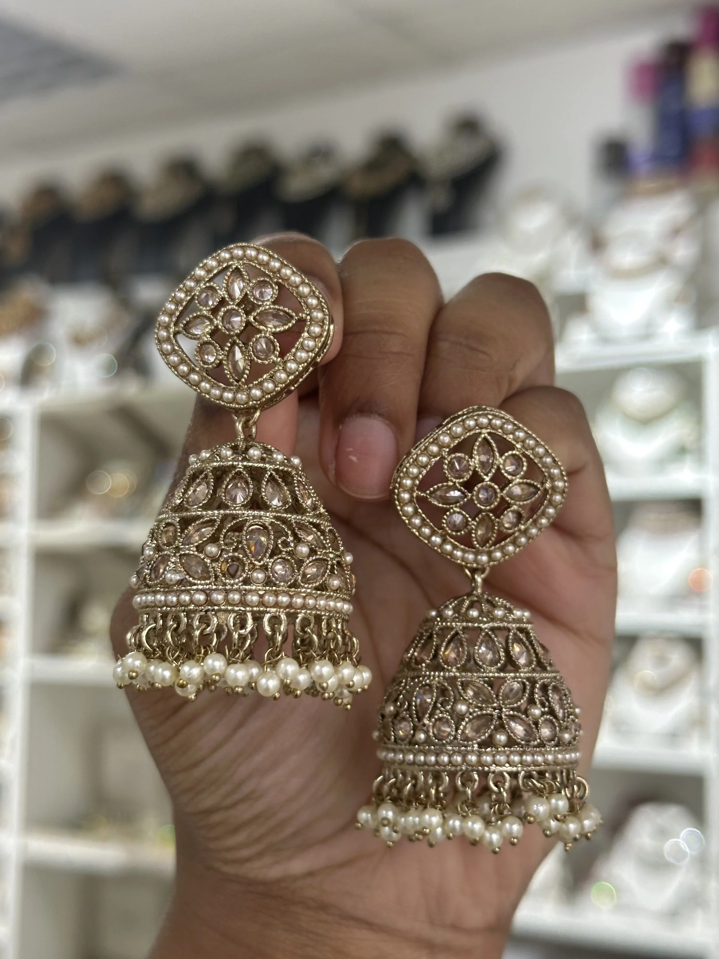 Large golden jhumka