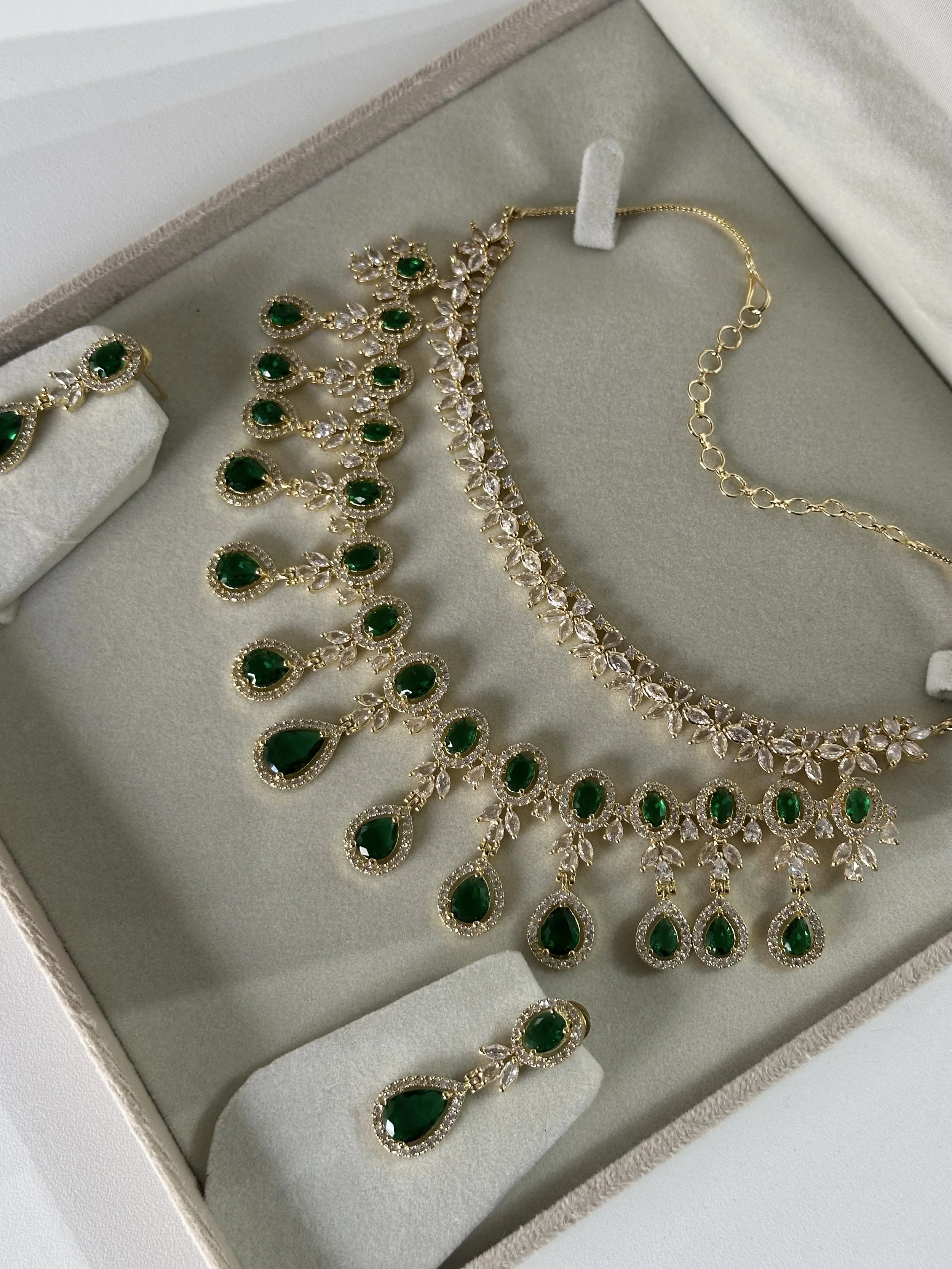 Green double layered set