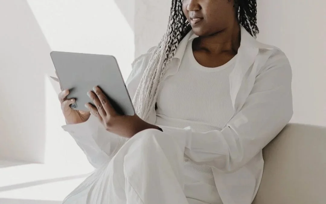 Woman looking at bereaved mom resources on ipad tablet.