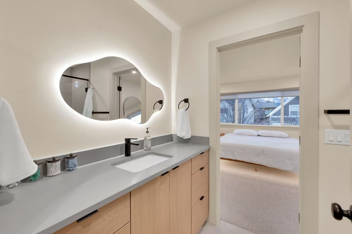 en suite bathroom at bereaved moms retreat.