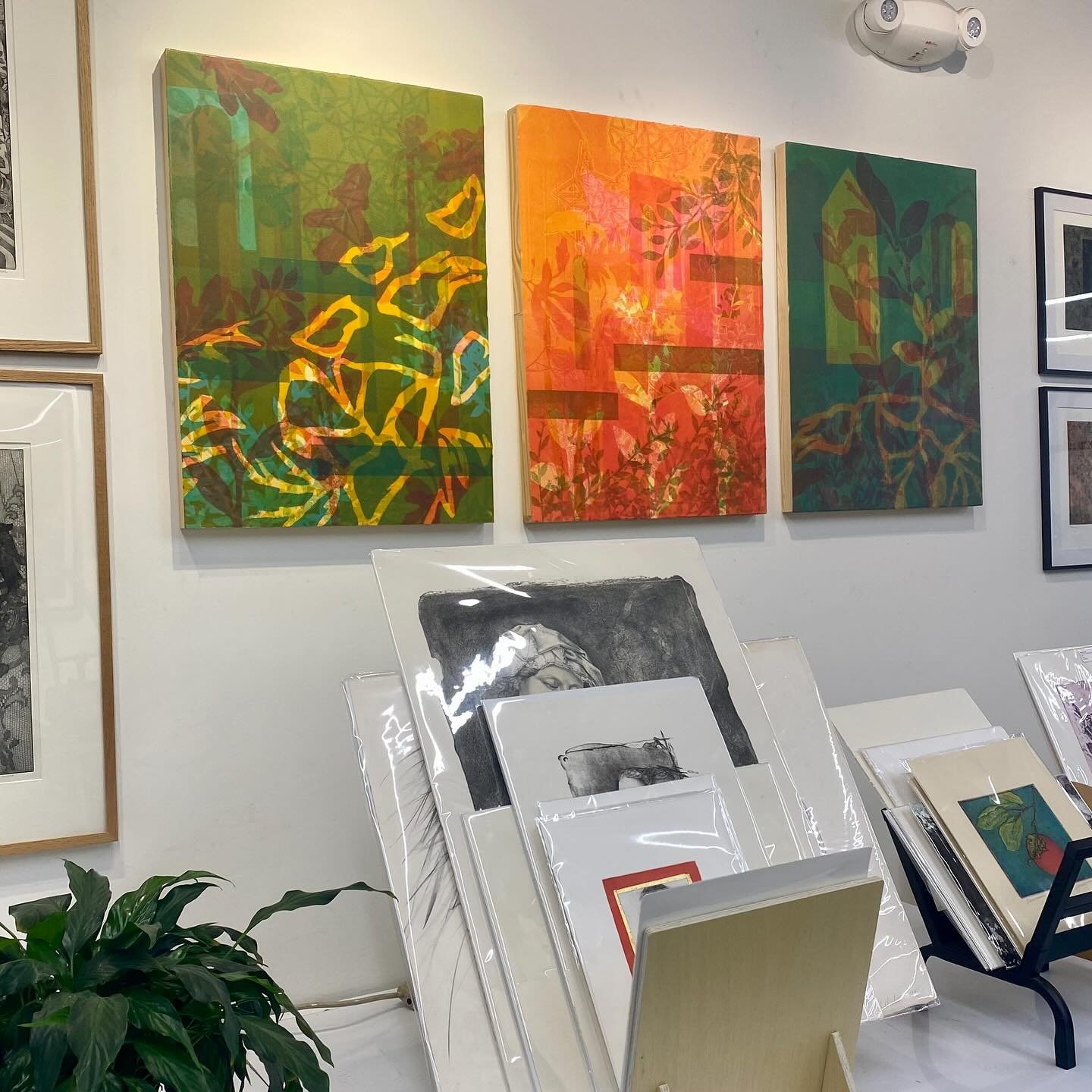 Ready for Weekend Two of the Austin Studio Tour!

Be sure to visit @flatbedpress (#53 on the map!) to view the current exhibition, &laquo;&nbsp;Tagged,&nbsp;&raquo; Josephine Sacabo&rsquo;s exquisite photogravure work, along with many works in the co