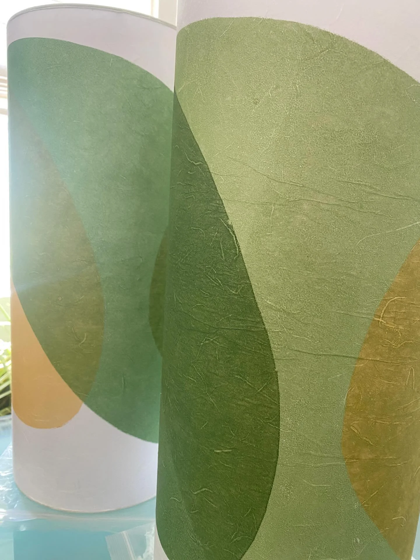 Loving the greens! New lamps delivered to @birdiesmarket and ready to hang in your space! 

#lightingdesign #colorfulspaces #artadvisory #samanthamelvinart #monotypeonmulberry