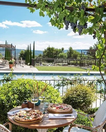 Coquillade Provence Resort &amp; Spa // Frankreich 

*Werbung*
Mit einem Travel &amp; Leisure's World's Best Award 2022 als bestes Resort in Frankreich ausgezeichnet! Eingebettet in den sanften H&uuml;geln des Nationalparks Luberon finden Sie eine er