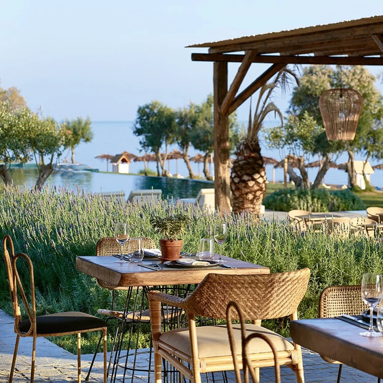 Familien aufgepasst 😍🫶🏼
GRECOTEL Casa Marron // Peloponnes GREECE

🫶🏼Werbung
Diese einzigartige Anlage, die sich &uuml;ber ein 80.000 m2 gro&szlig;es Anwesen ersteckt, f&uuml;gt sich in die unber&uuml;hrte Naturlandschaft des Peloponnes ein. Dir