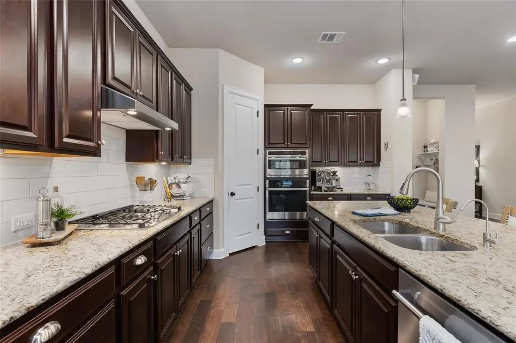 kitchen 2.webp