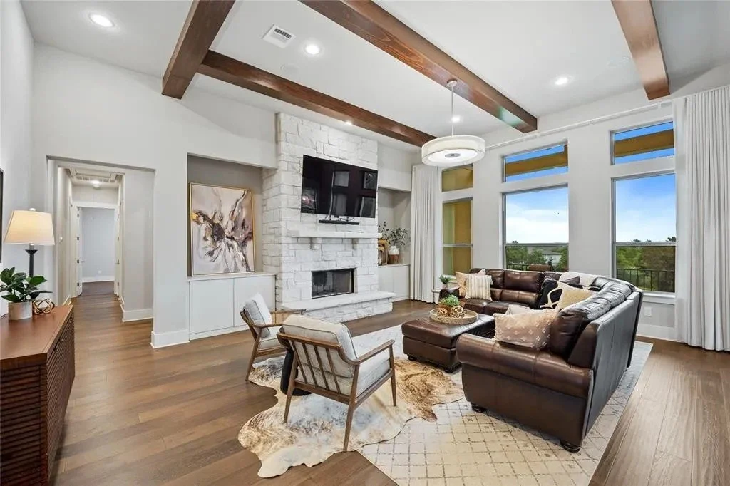 Living room 2.jpeg
