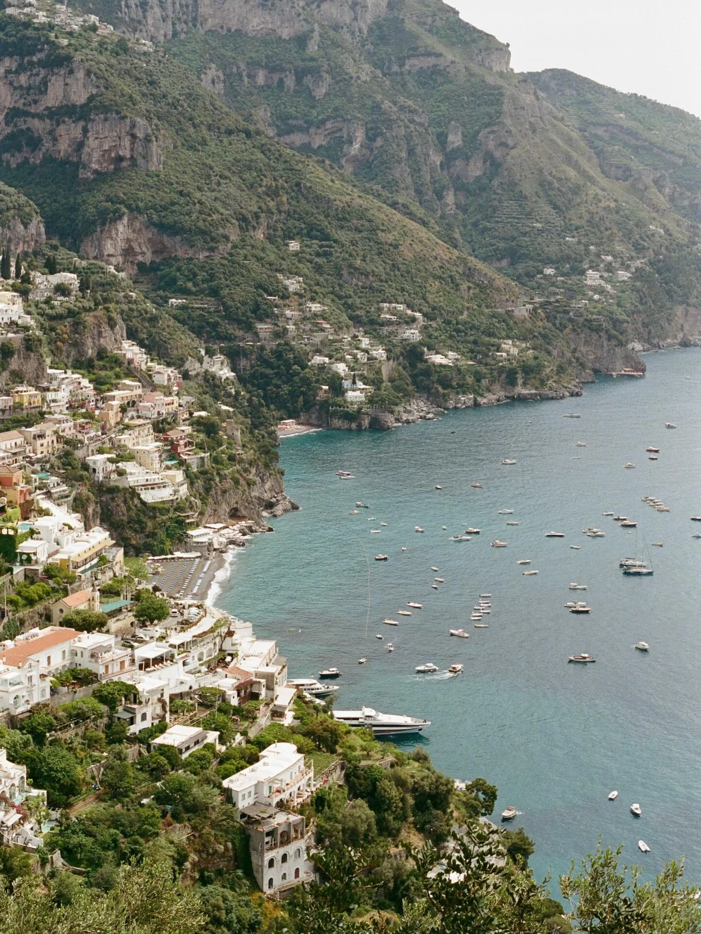 An argument for carrying the film camera🎞️