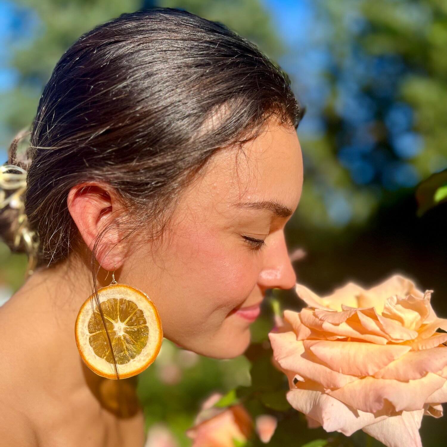 🍊✨ Spring vibes are in full swing! 🌸🌿 All my real fruit jewelry is back, featured here is one of my favorite pieces, my real pressed Orange slices modeled by the gorgeous @megumi.steward 🌼 Check out the link in my bio for the whole fruit collecti