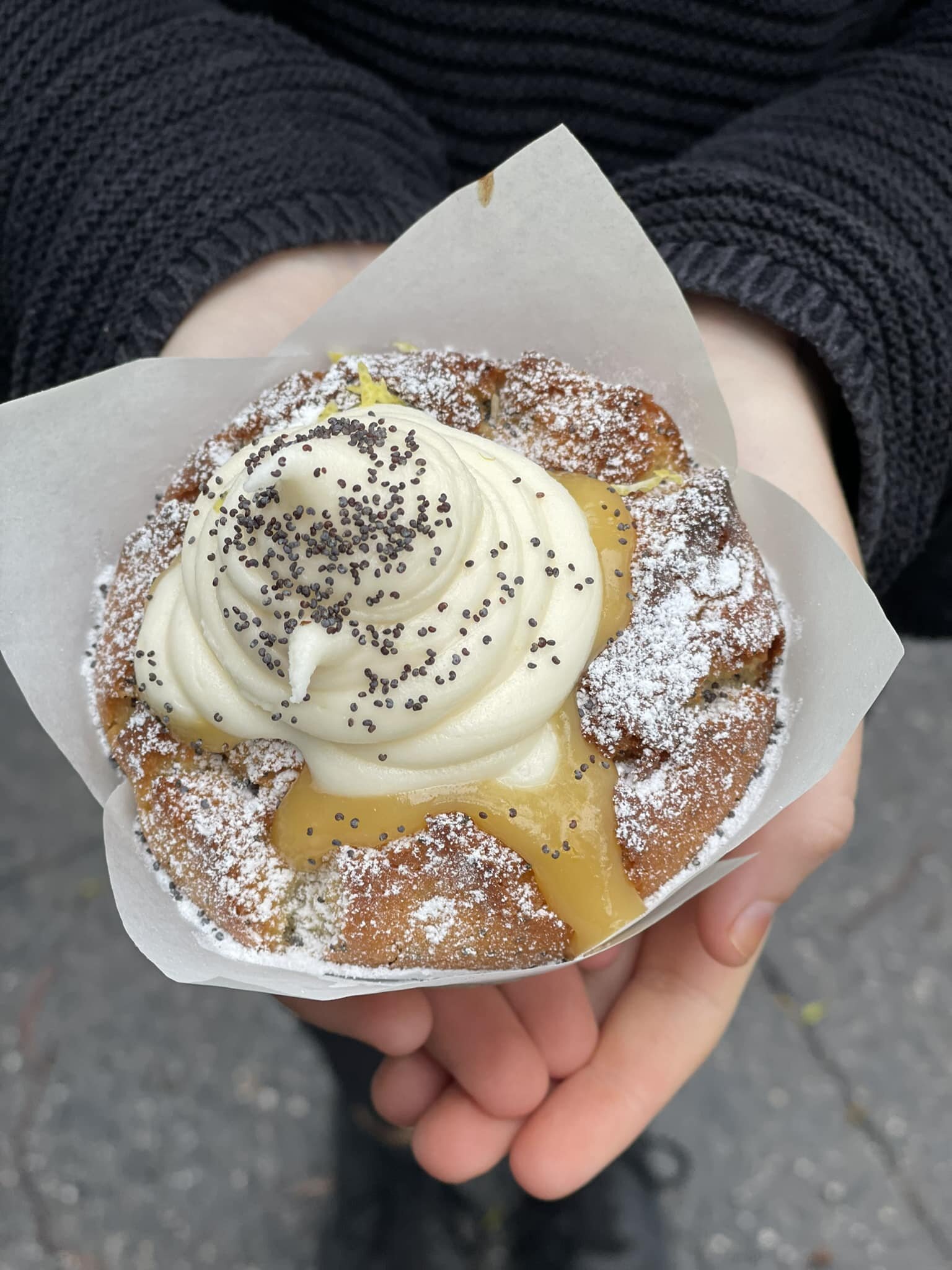 ⭐️ ⭐️ ⭐️ NEW MUFFIN FLAVOUR ⭐️ ⭐️ ⭐️

Lemon yoghurt poppyseed with lemon curd cream cheese frosting.  Limited availability. Will sell out fast.

Also available;

Raspberry white choc
Blueberry cinnamon

Apple ginger crumble going through the oven now