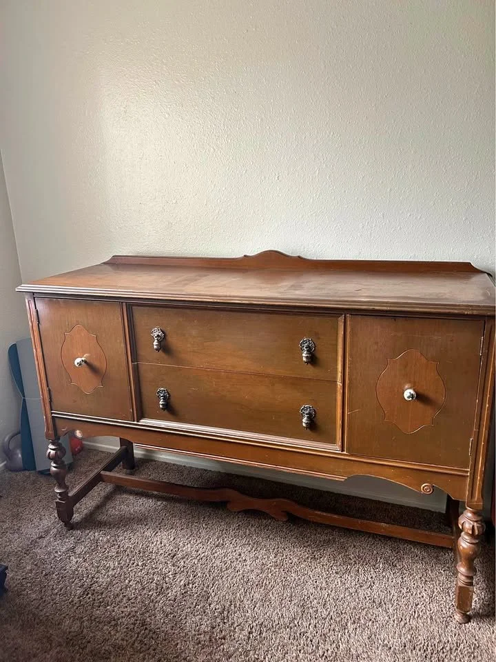 💸 Under $200 Finds

Good pieces that don’t require full emotional support.