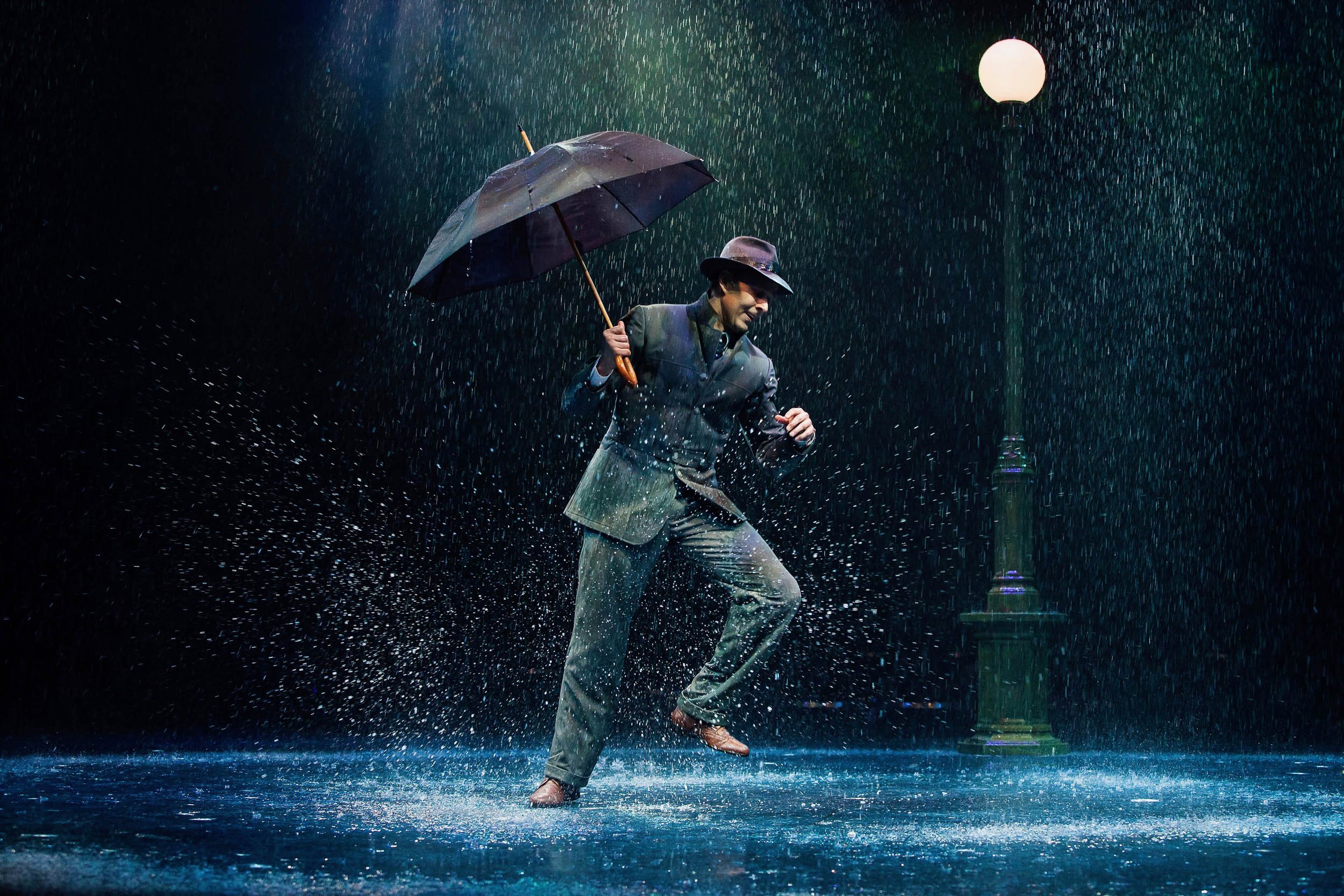 singing-in-the-rain-broadway-sacramento-charlie-morrison-lighting-design-banner.jpg