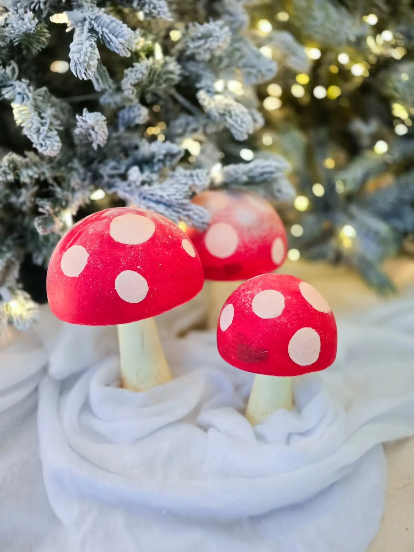 Usually you will find us delivering sofas and lamps... but every one and a while, it will be a mushroom garden for a winter forest! When the YMCA @yeugenefamily asked us to help collaborate for their winter decor, we were happy to help! Such a fun pr