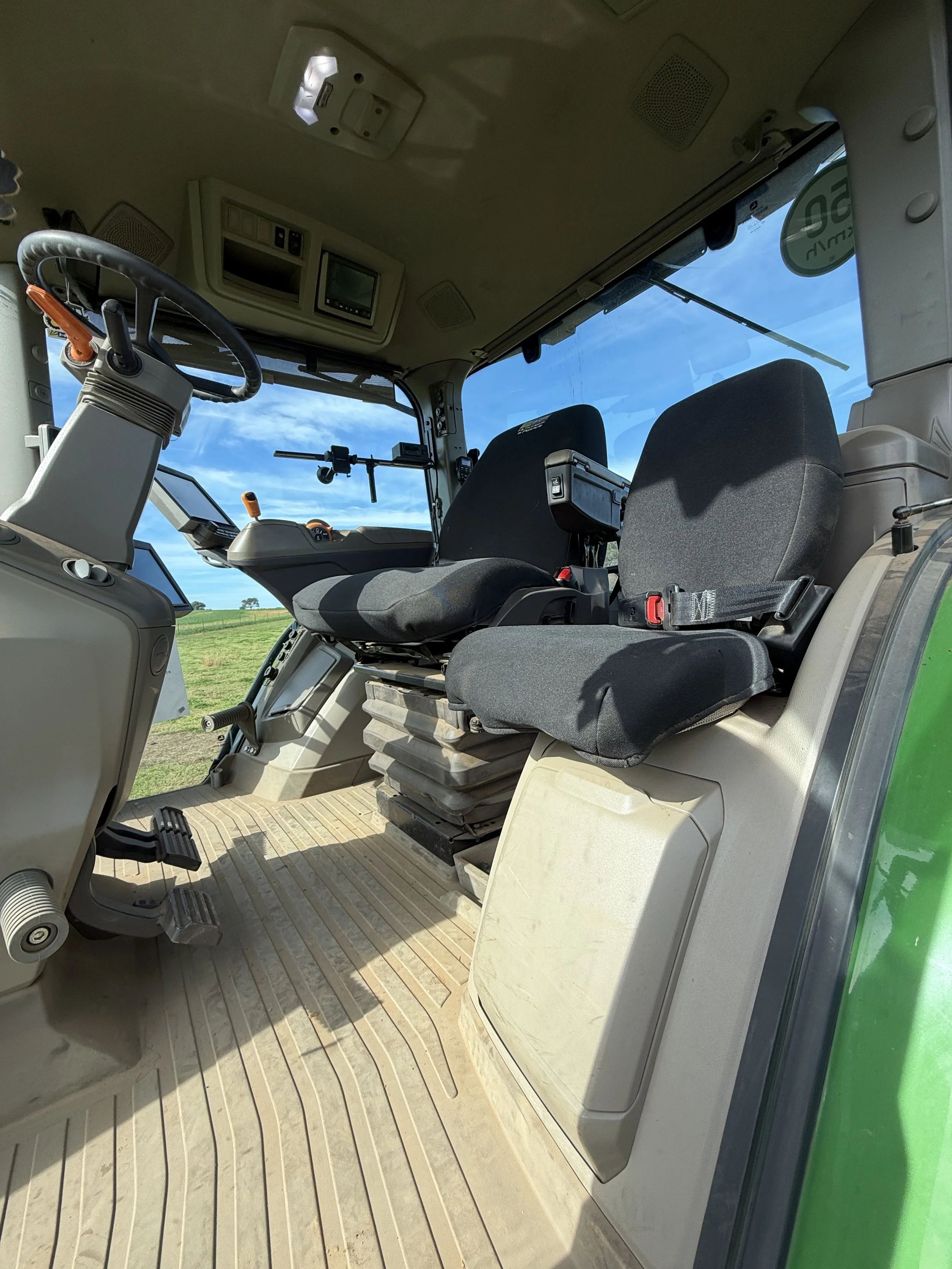 John Deere 8R 280 FWA Tractor image 12