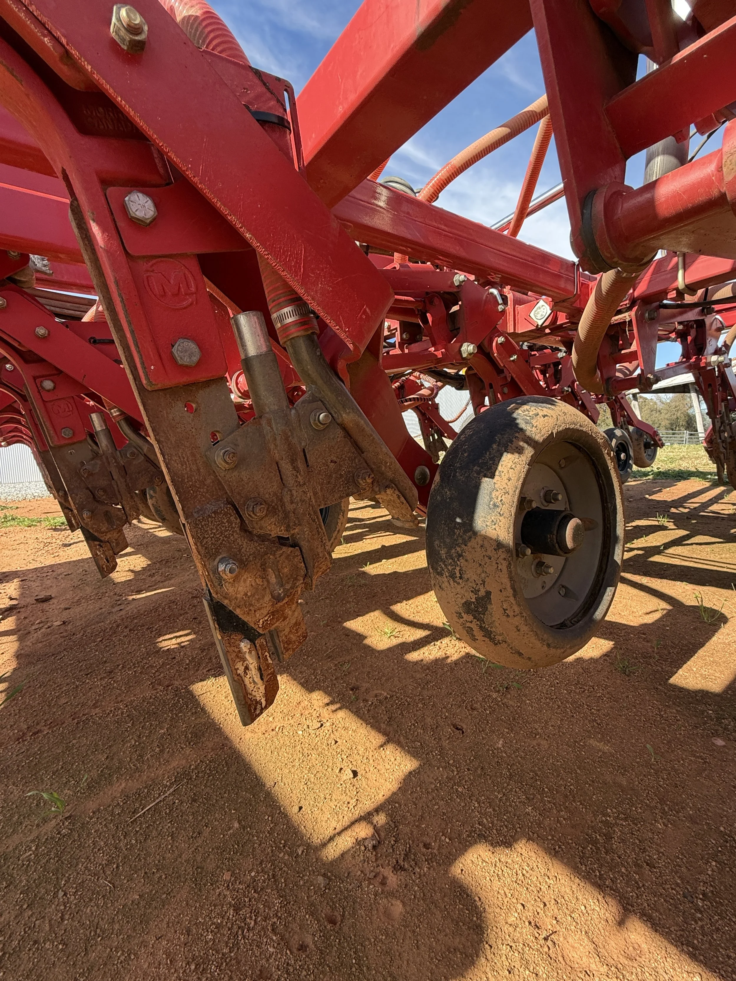 Morris C2 Contour Drill + 9240S Air Cart image 10