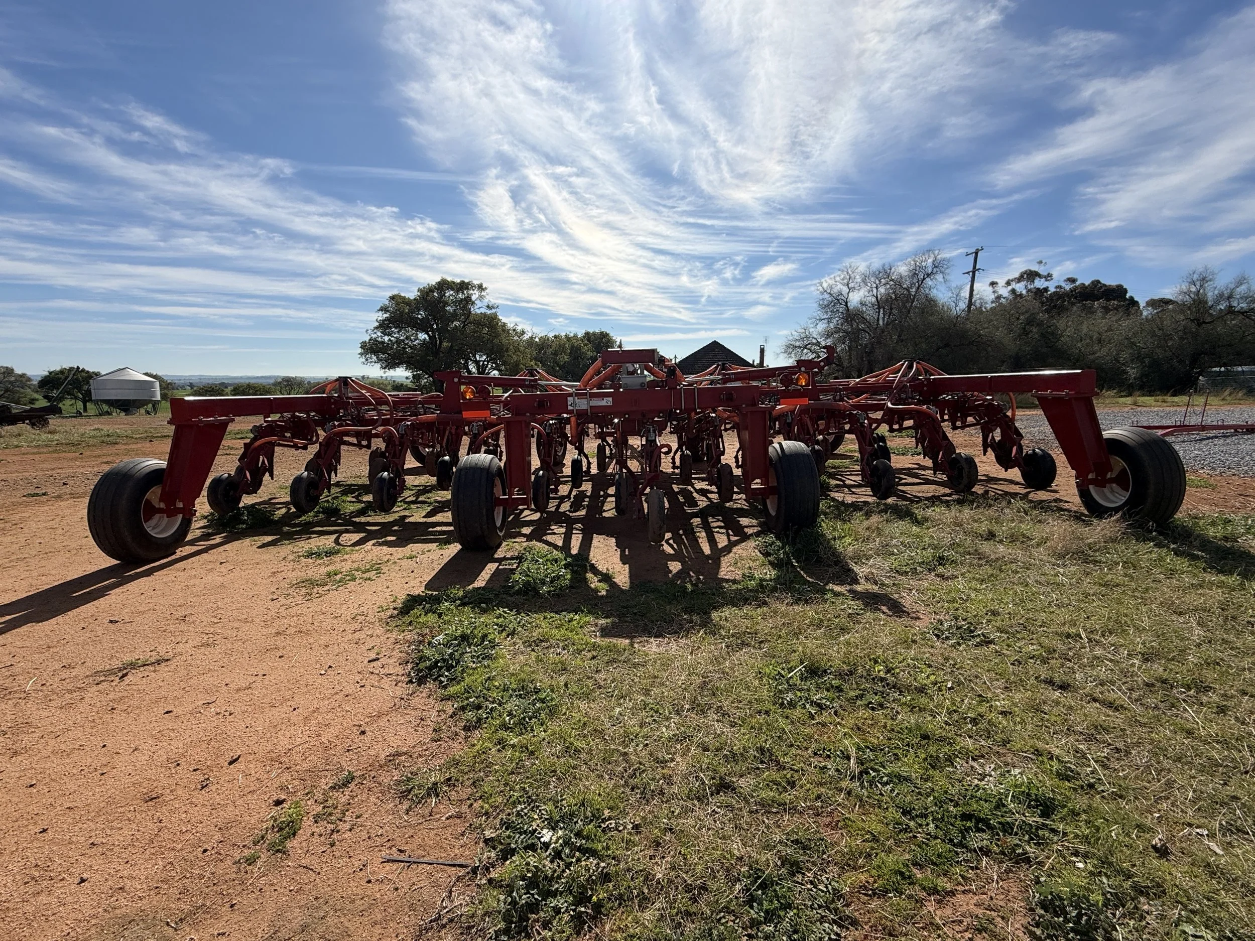Morris C2 Contour Drill + 9240S Air Cart image 5