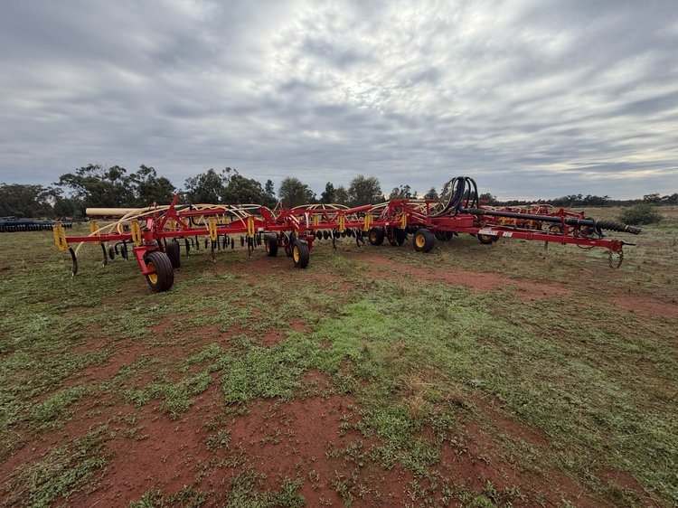 Bourgault 8910 Air Seeder Bar for sale at Midstate Machinery Brokers