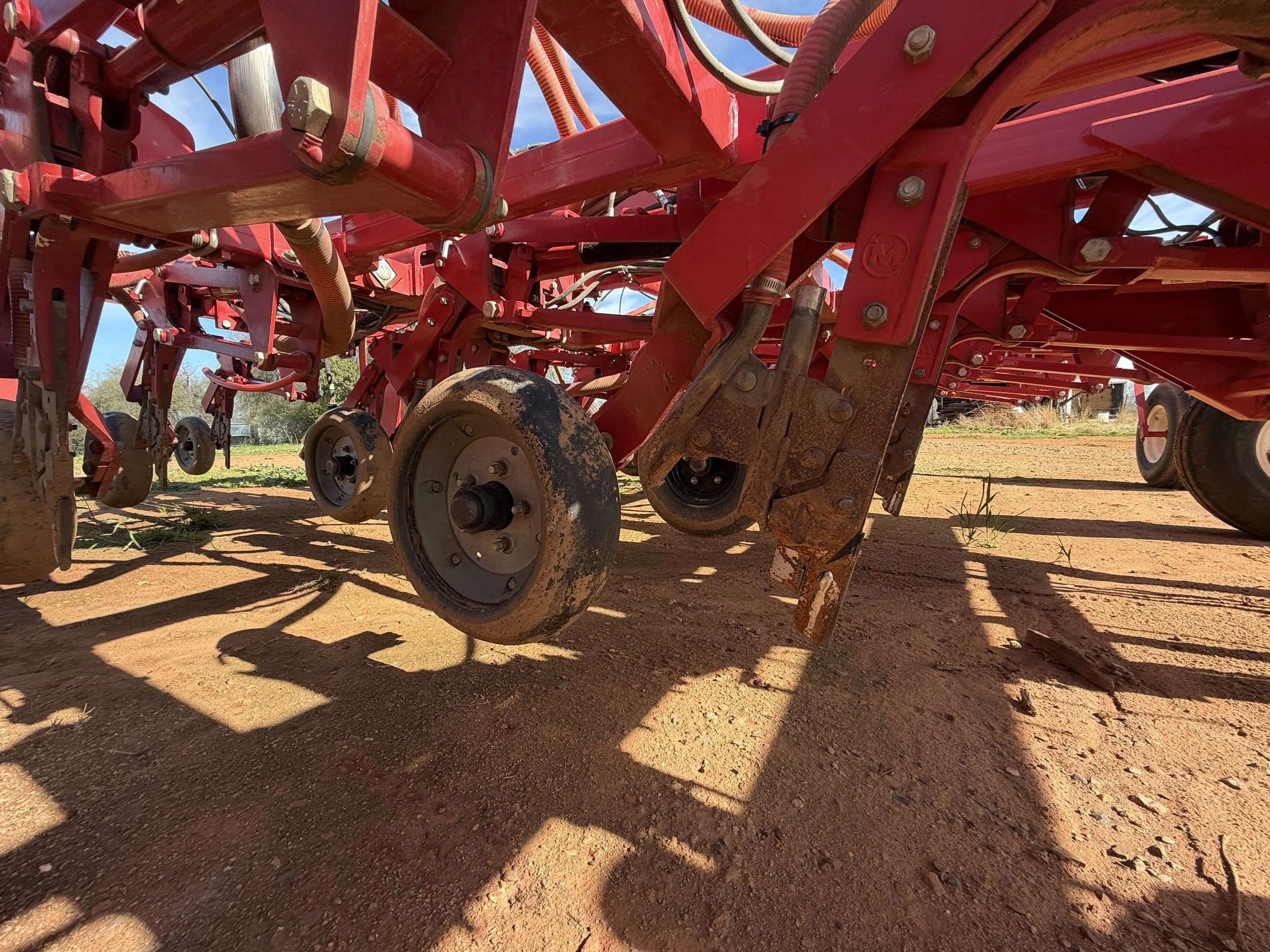 Morris C2 Contour Drill + 9240S Air Cart image 13